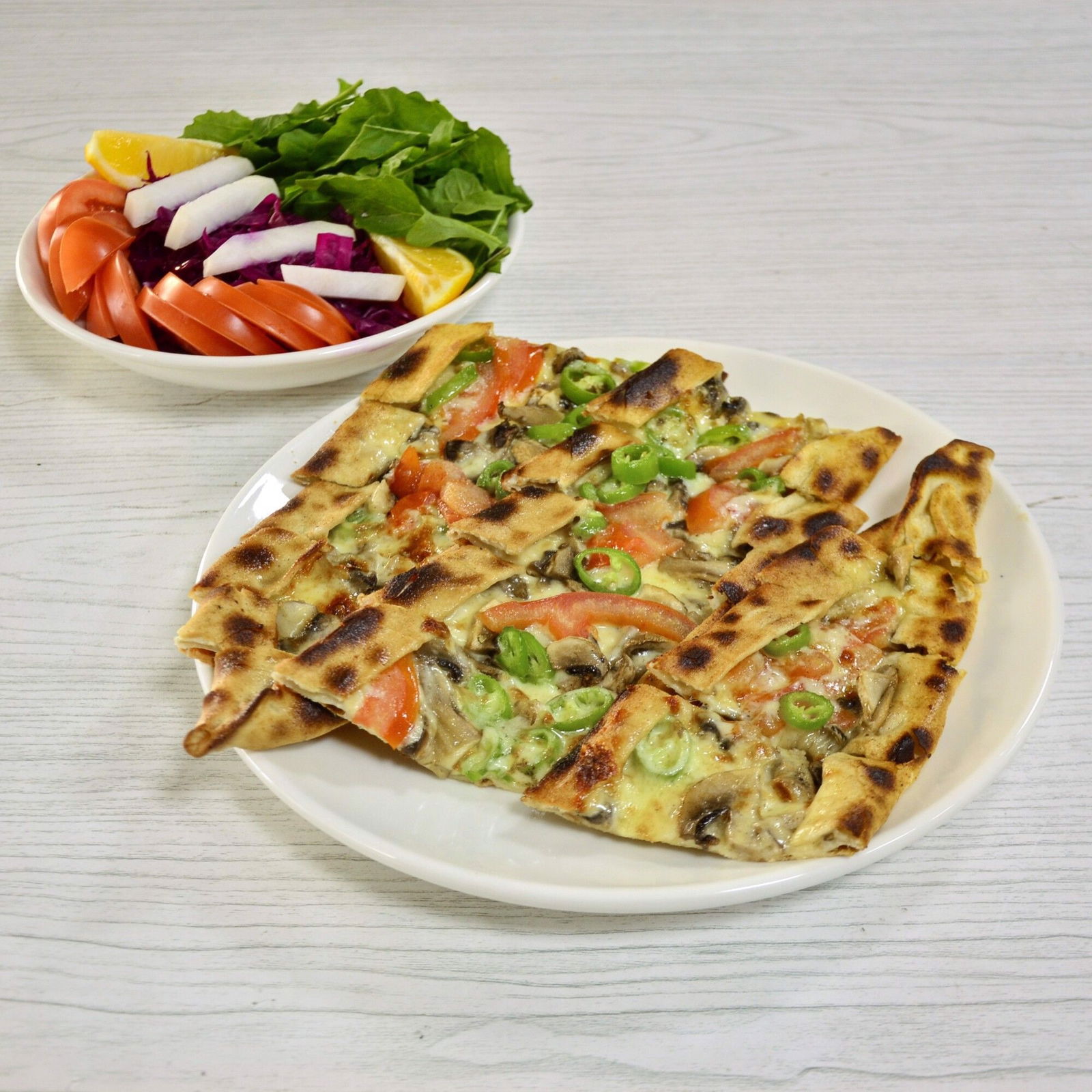 Kaşarlı Sebzeli Pide