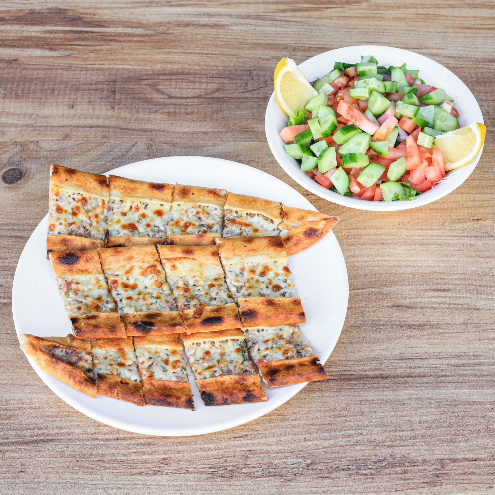 Kıymalı Kaşarlı Pide