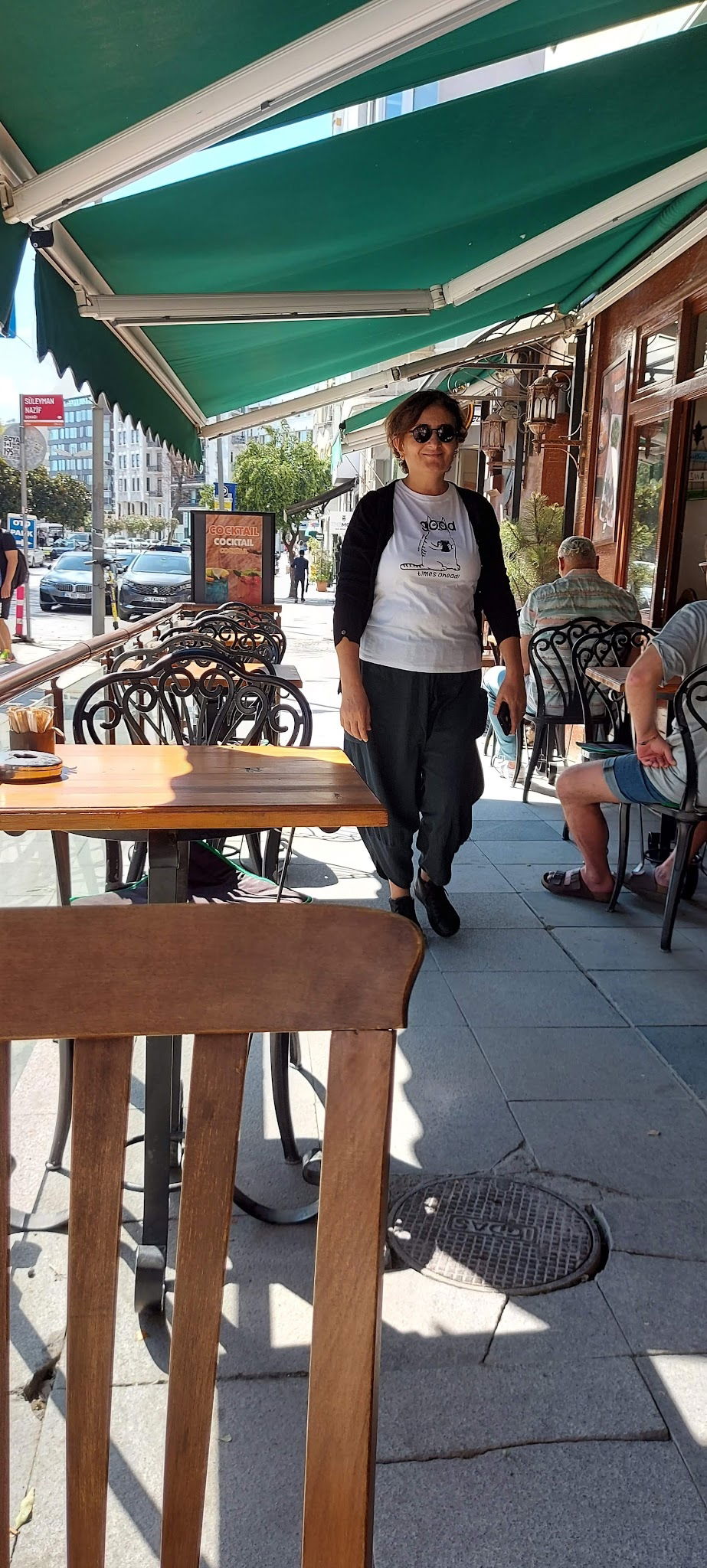 Alman Cafe Valikonağı