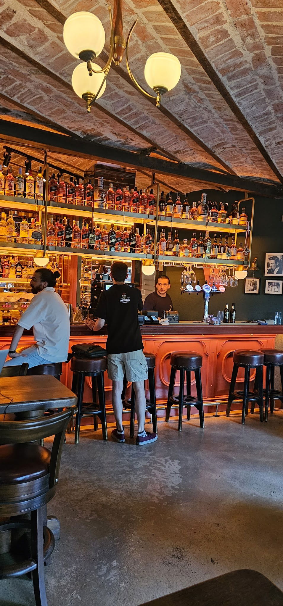 Alman Cafe Valikonağı