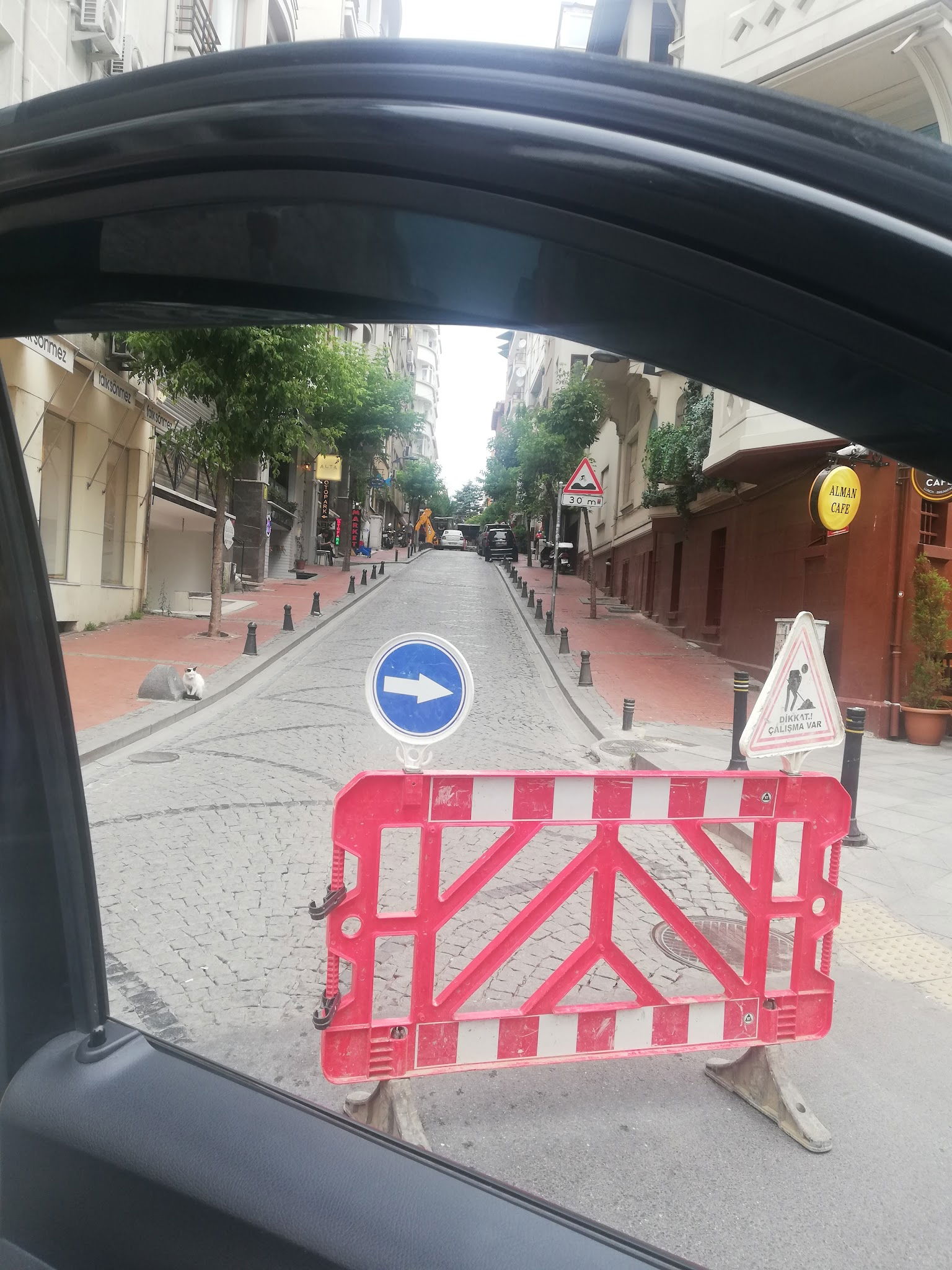 Alman Cafe Valikonağı