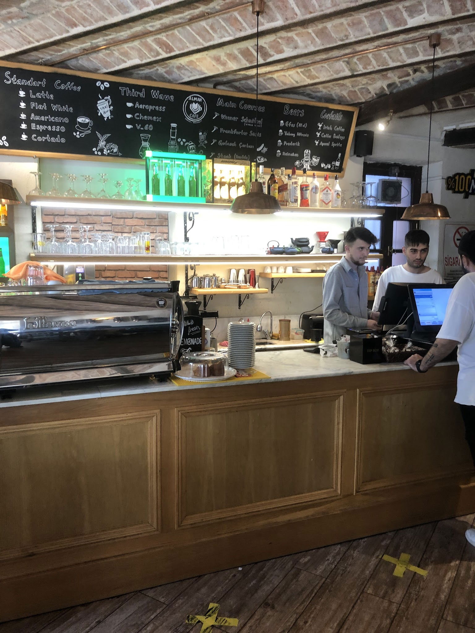 Alman Cafe Valikonağı