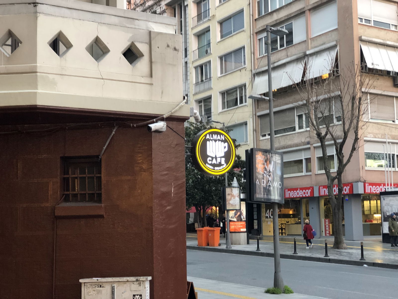 Alman Cafe Valikonağı