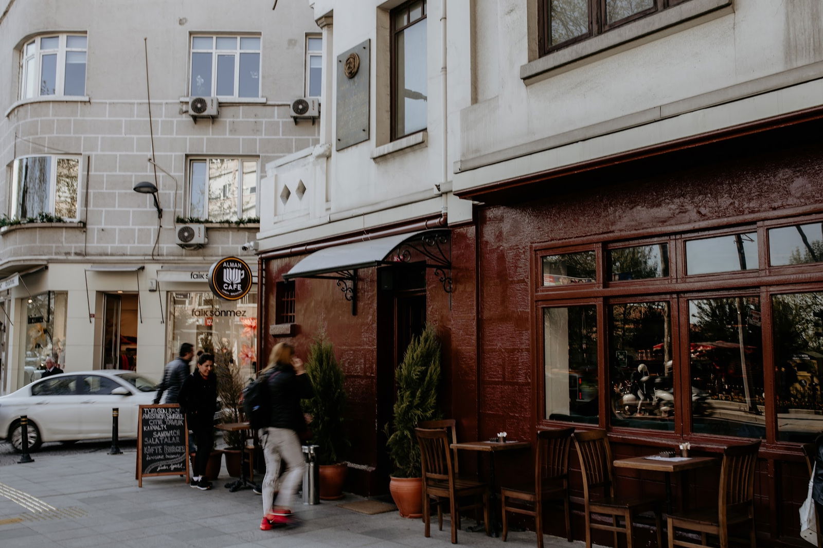 Alman Cafe Valikonağı