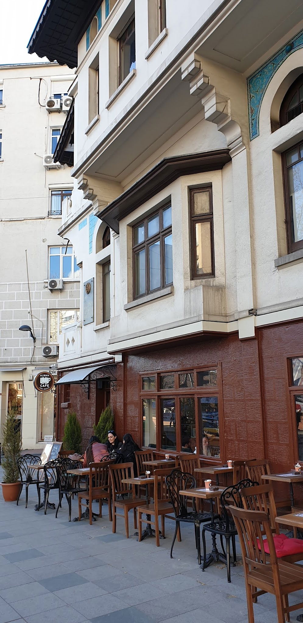 Alman Cafe Valikonağı