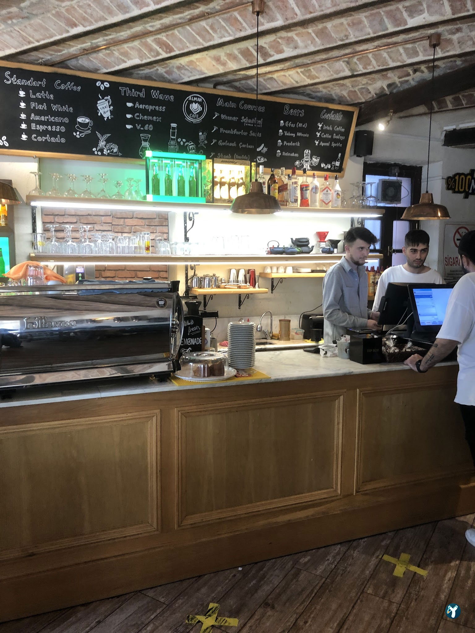 Alman Cafe Valikonağı