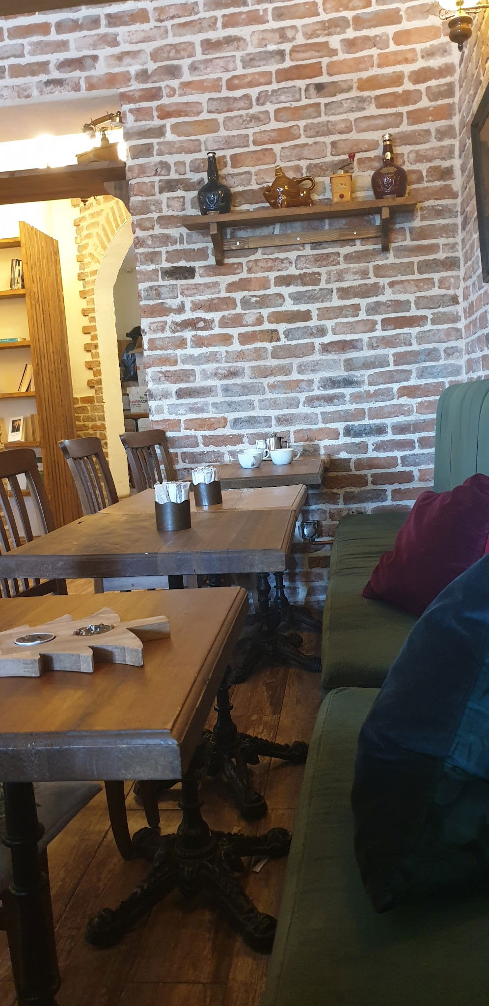 Alman Cafe Valikonağı