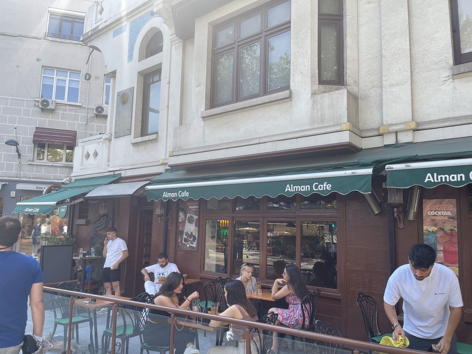 Alman Cafe Valikonağı