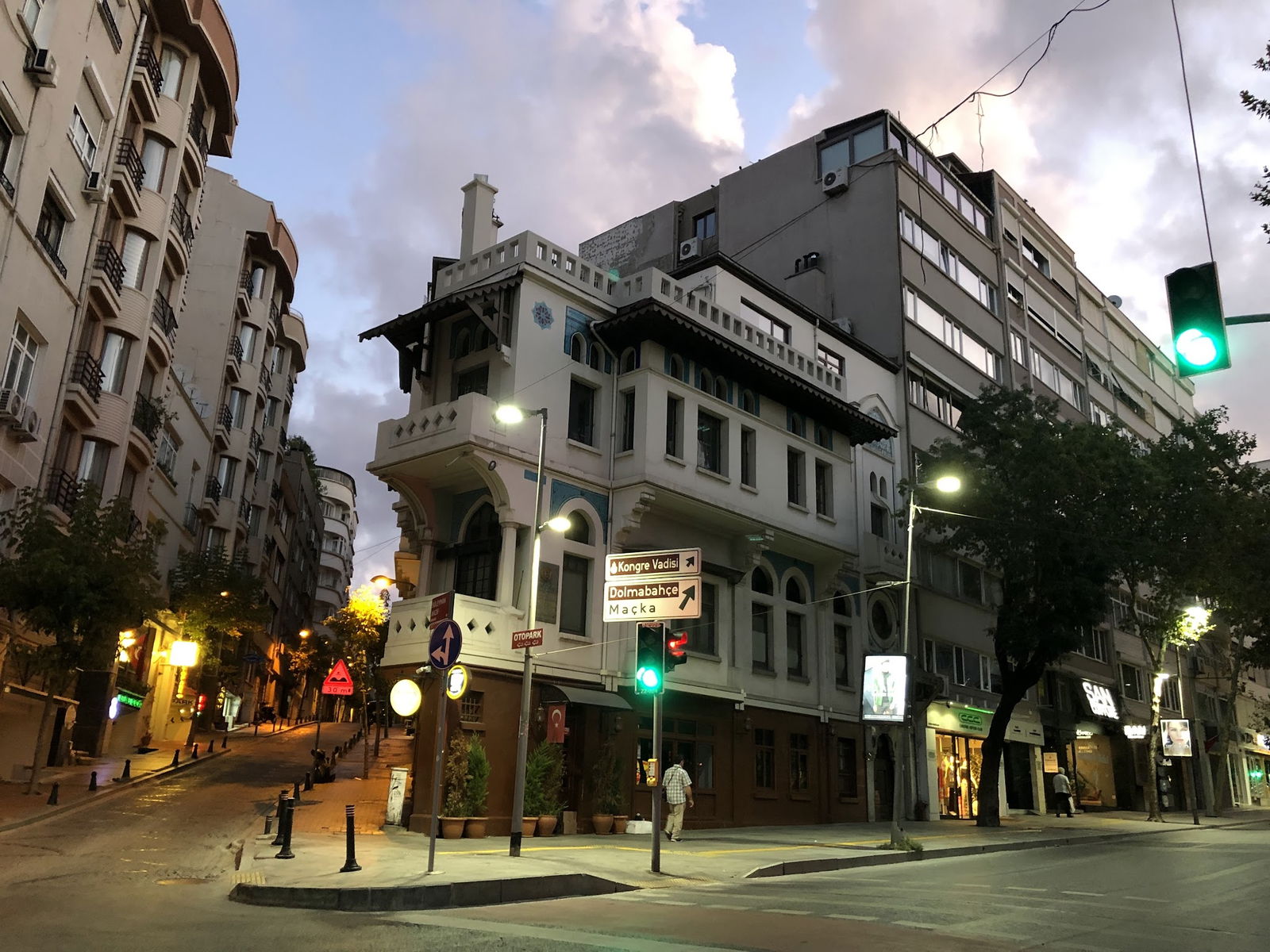 Alman Cafe Valikonağı