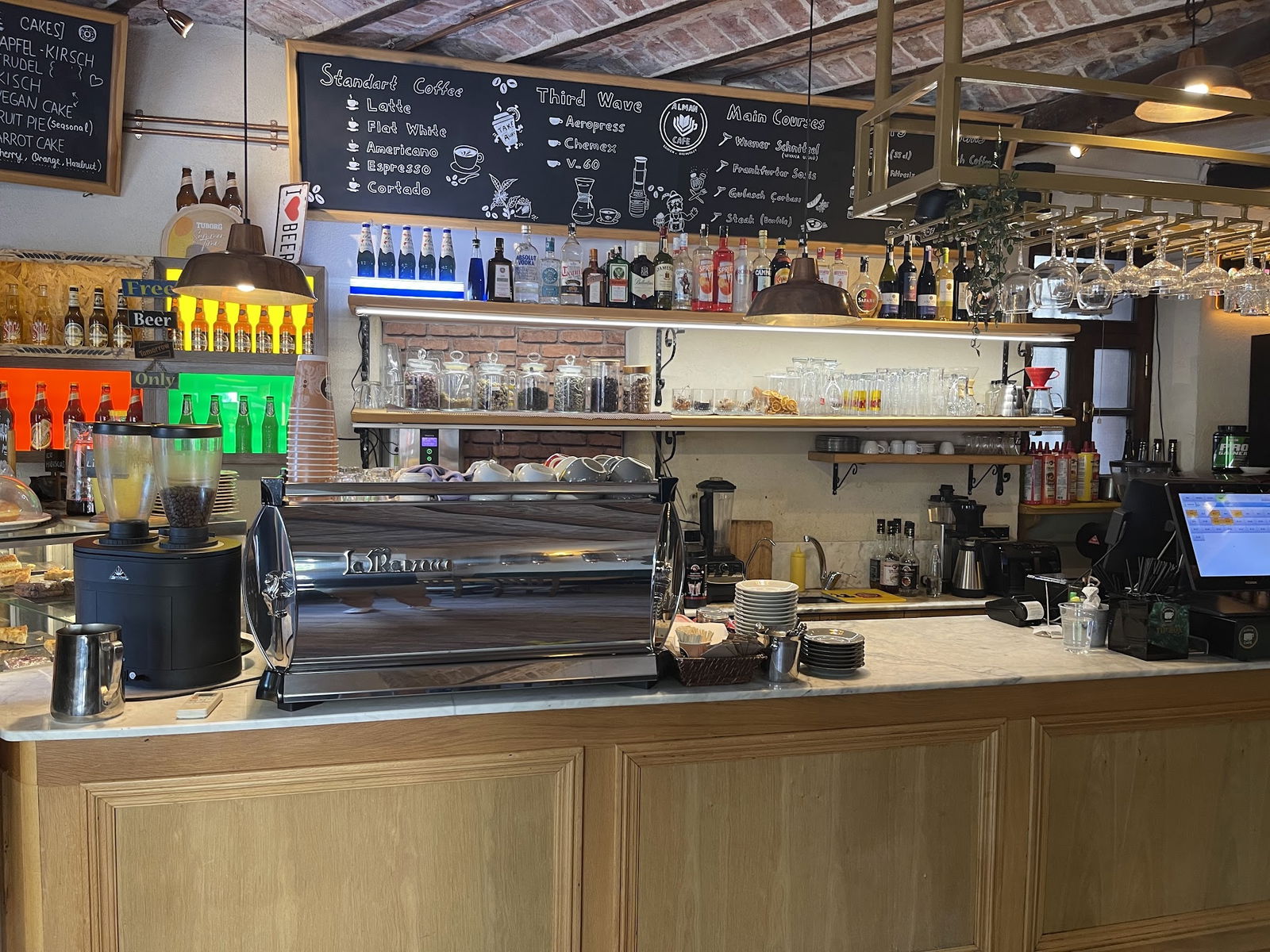 Alman Cafe Valikonağı