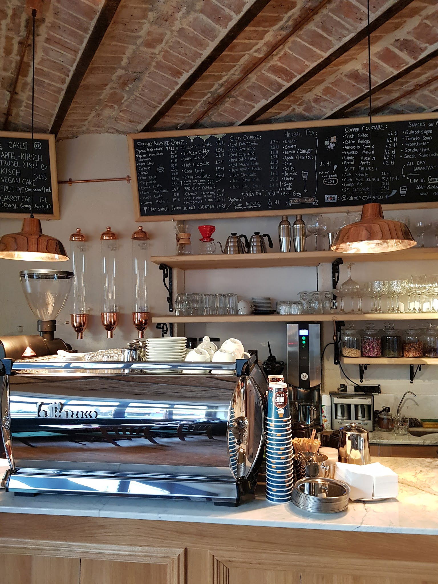 Alman Cafe Valikonağı