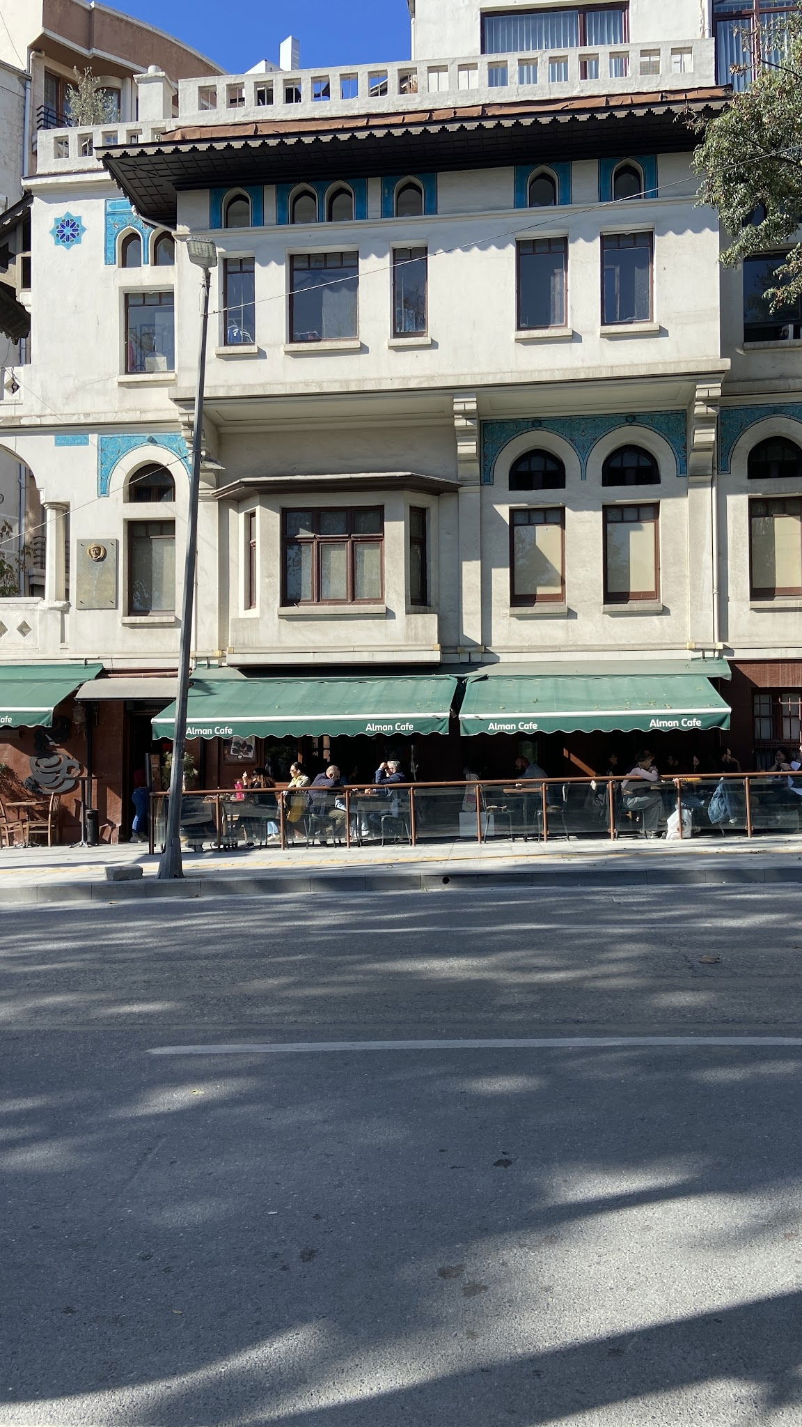 Alman Cafe Valikonağı