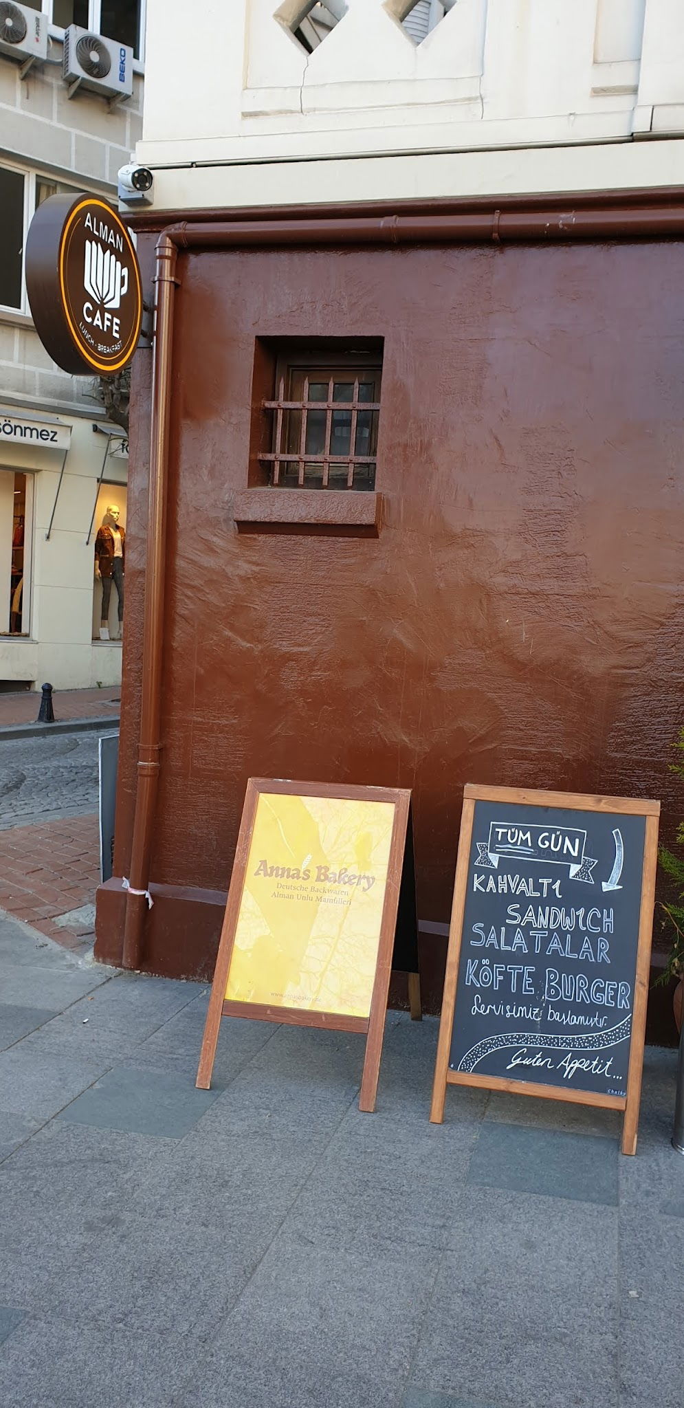 Alman Cafe Valikonağı