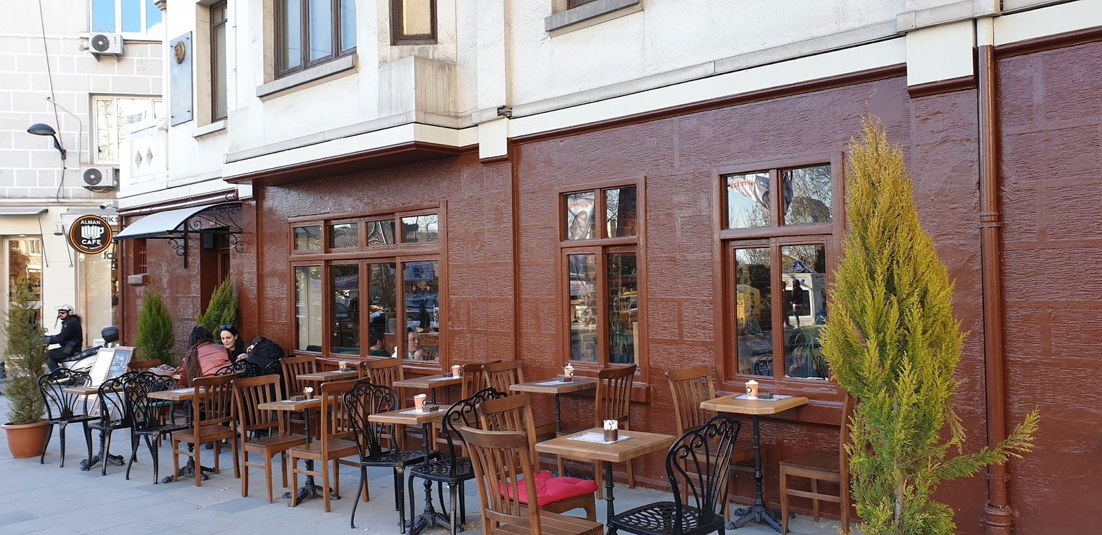 Alman Cafe Valikonağı