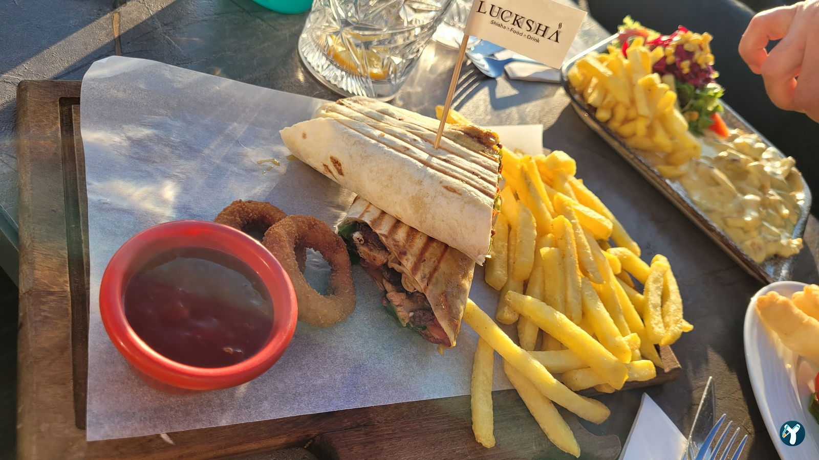Lucksha Cafe & Restaurant