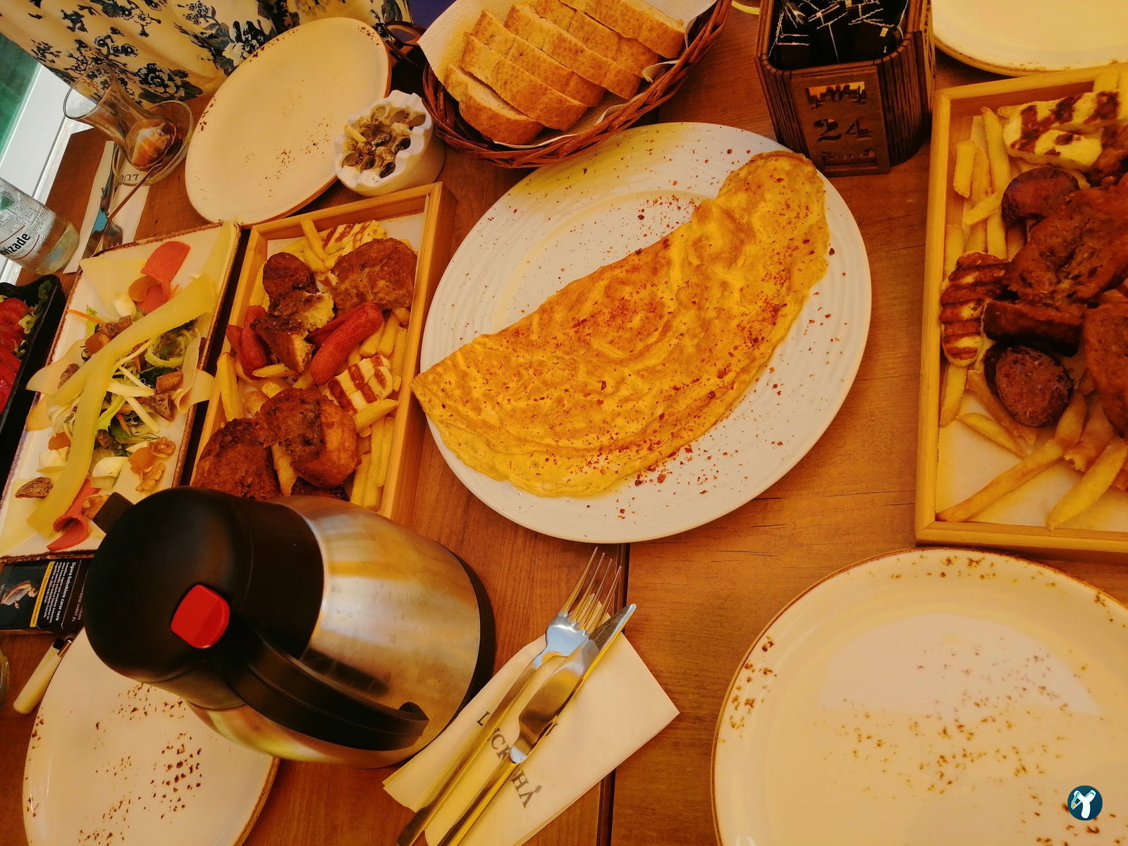 Lucksha Cafe & Restaurant
