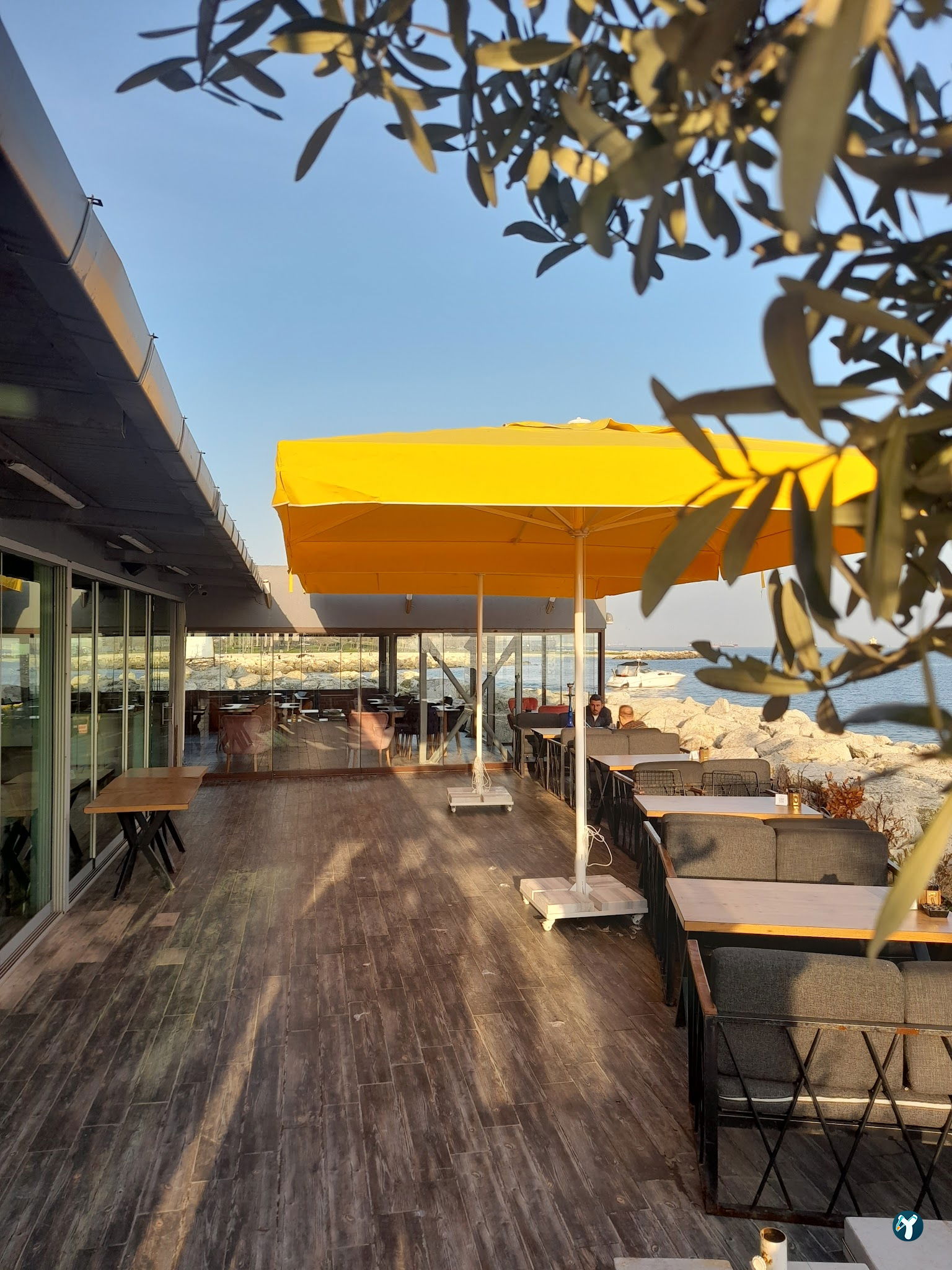 Lucksha Cafe & Restaurant