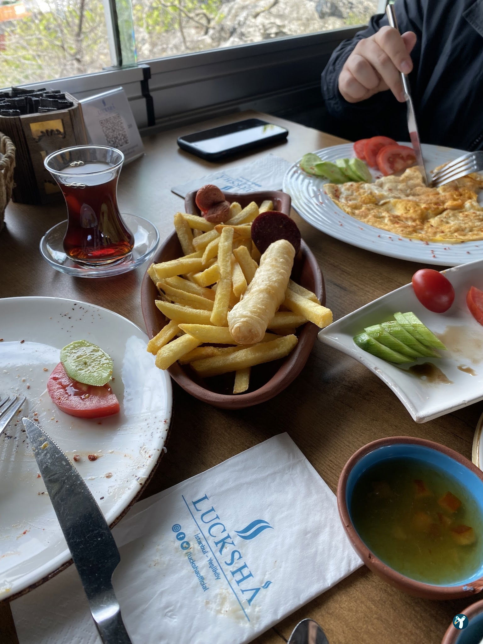 Lucksha Cafe & Restaurant
