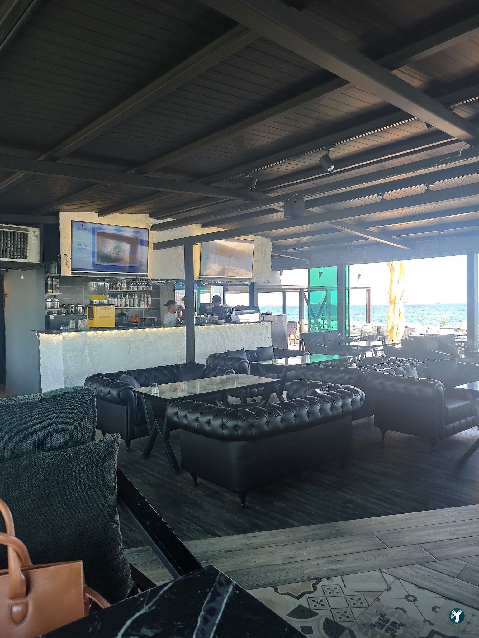 Lucksha Cafe & Restaurant
