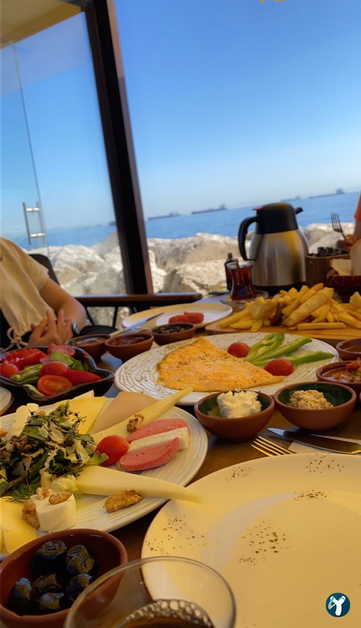 Lucksha Cafe & Restaurant