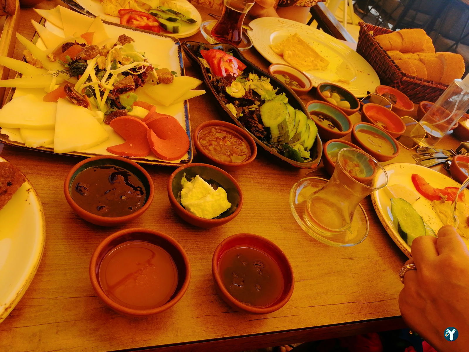 Lucksha Cafe & Restaurant