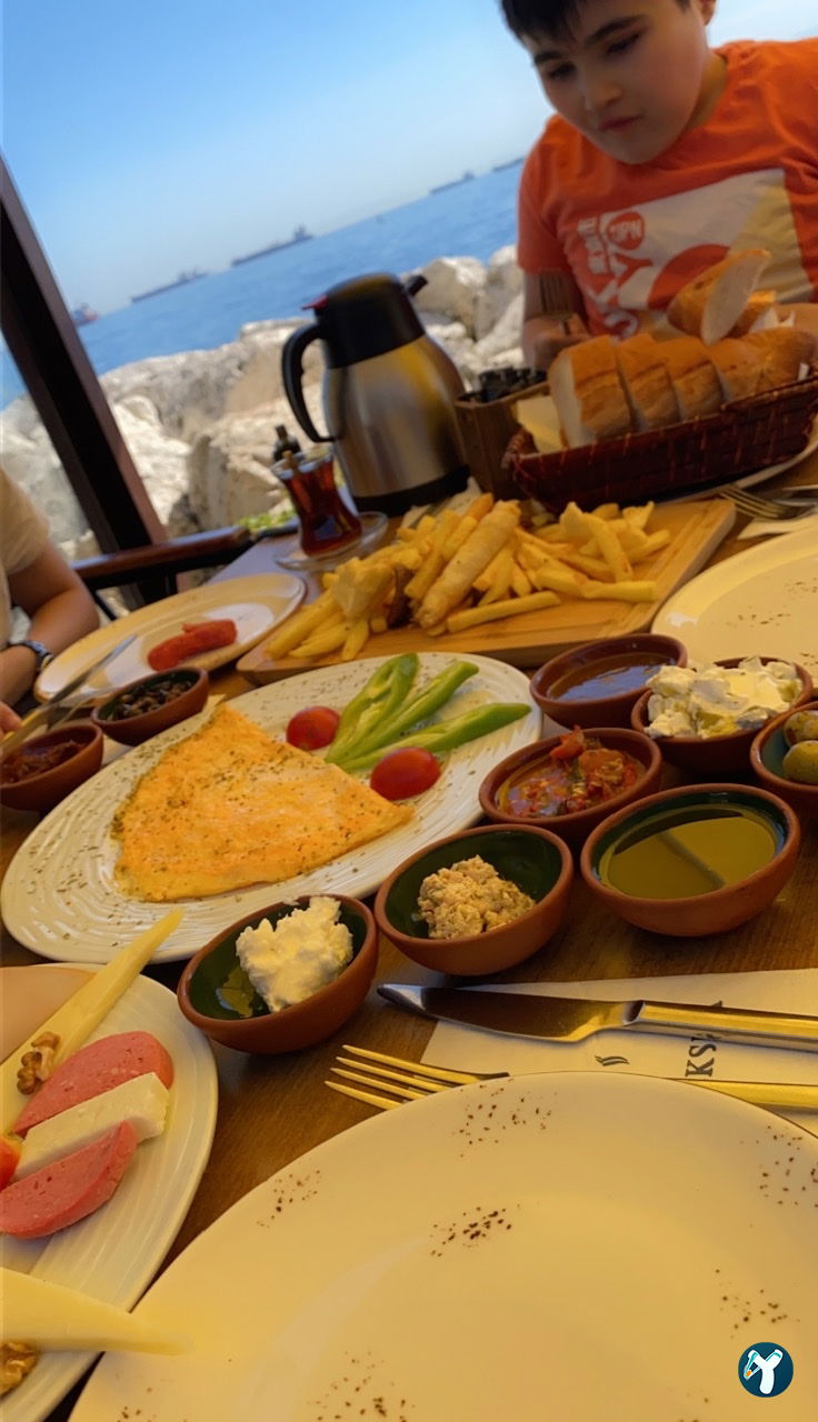 Lucksha Cafe & Restaurant