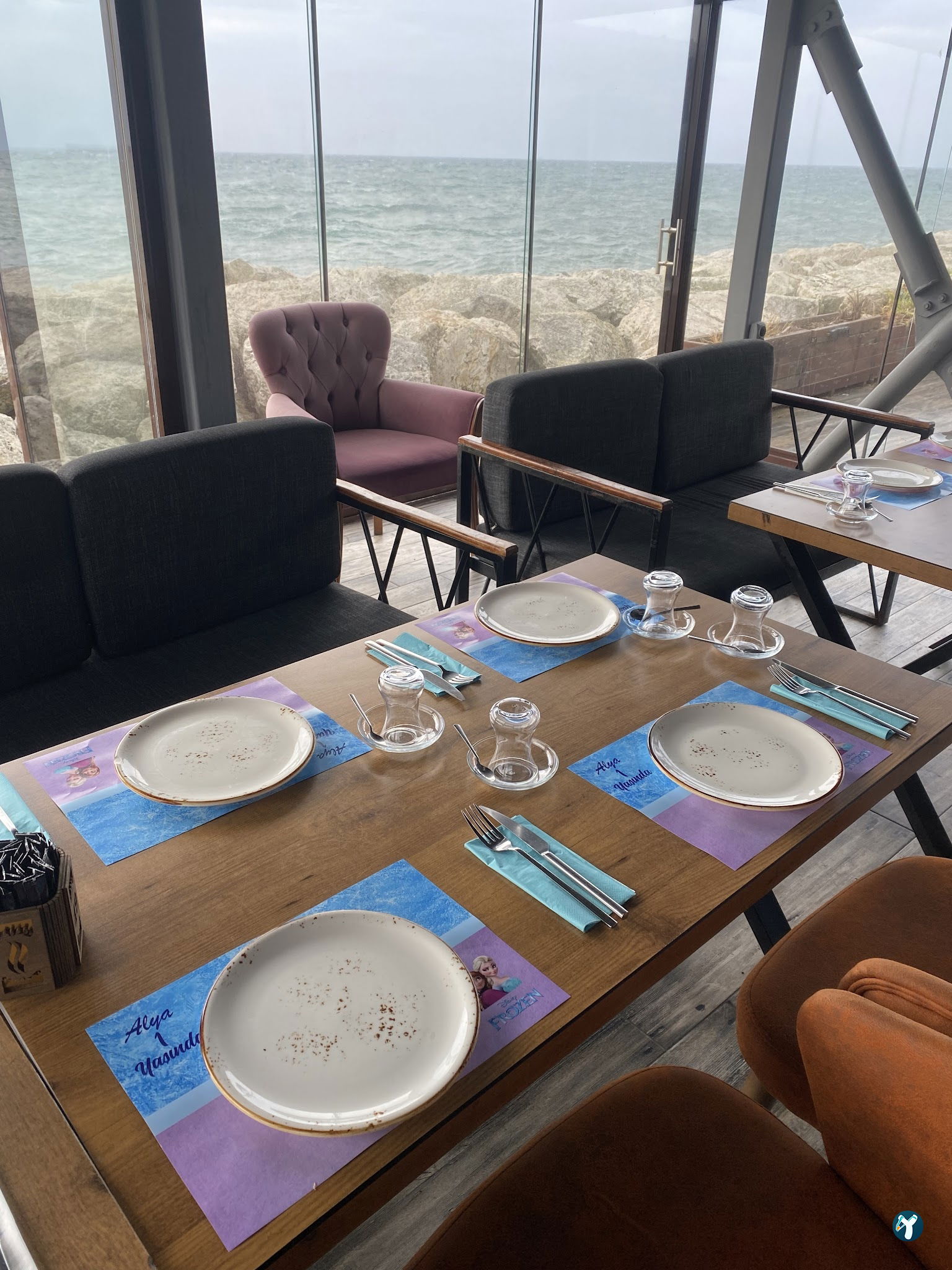 Lucksha Cafe & Restaurant