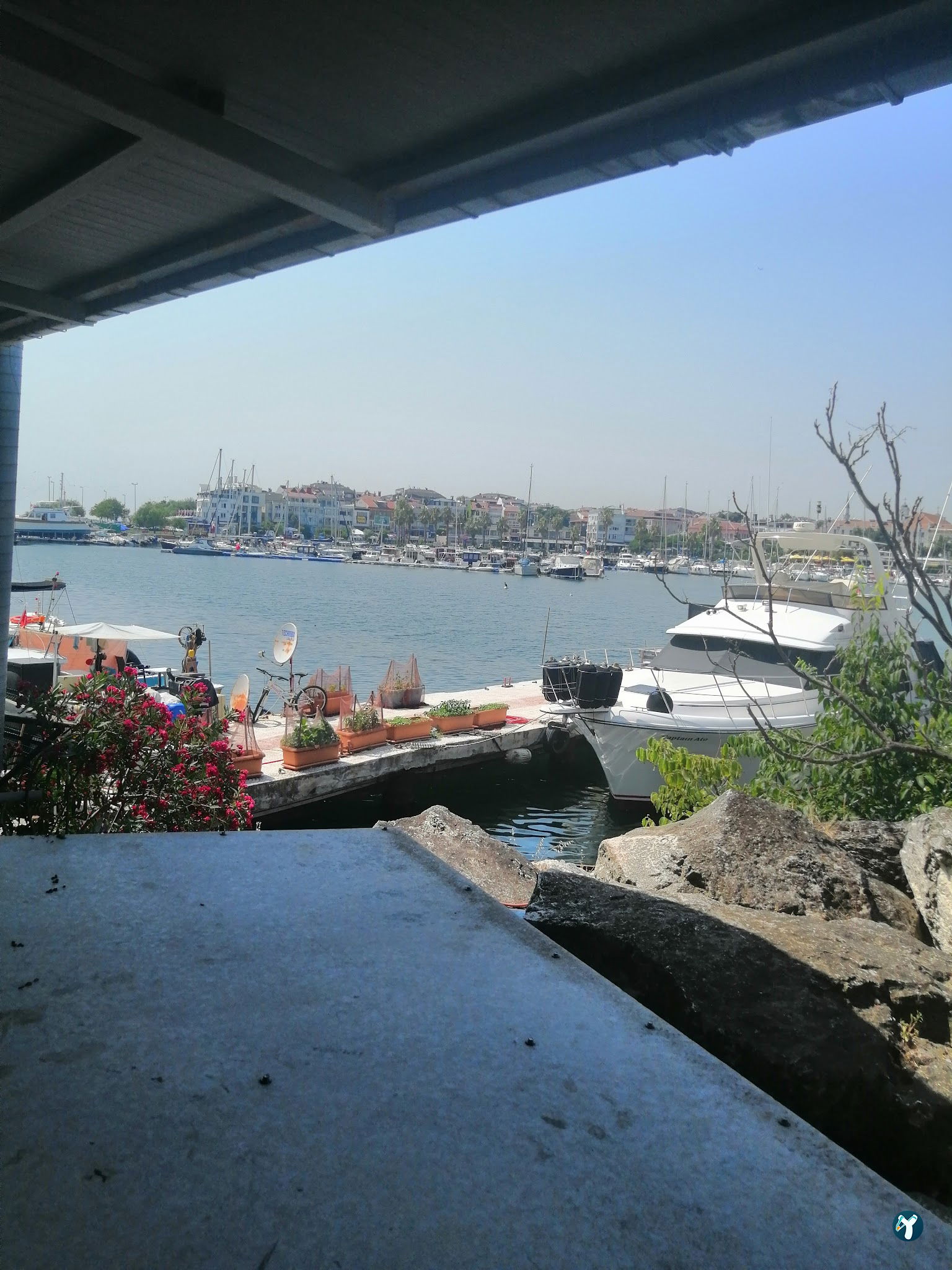 Lucksha Cafe & Restaurant