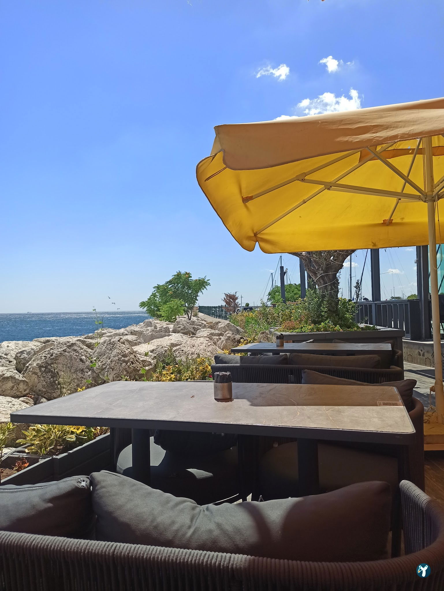Lucksha Cafe & Restaurant