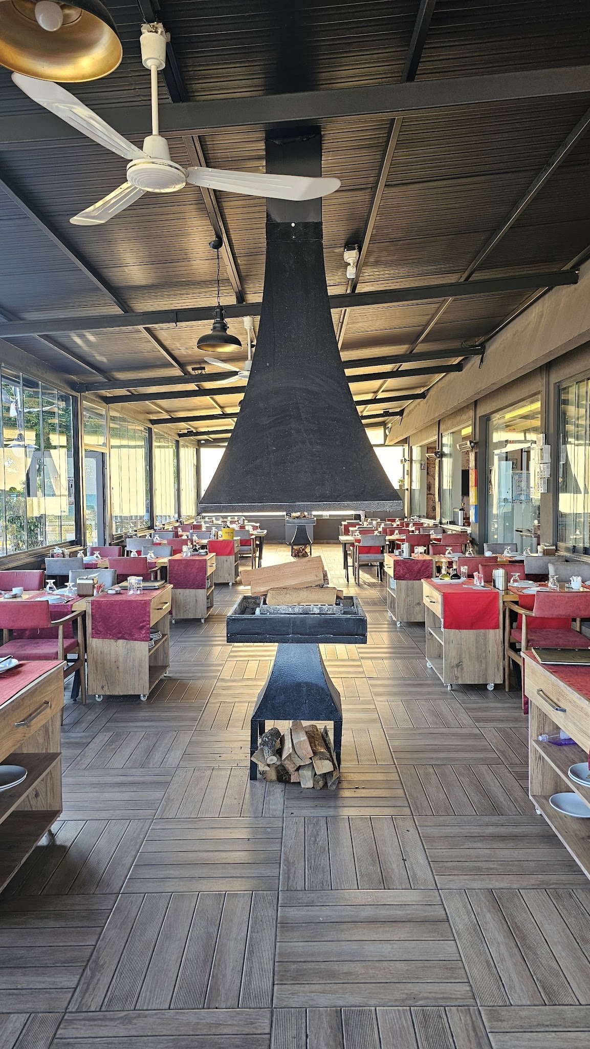 Eiffel Cafe Restaurant