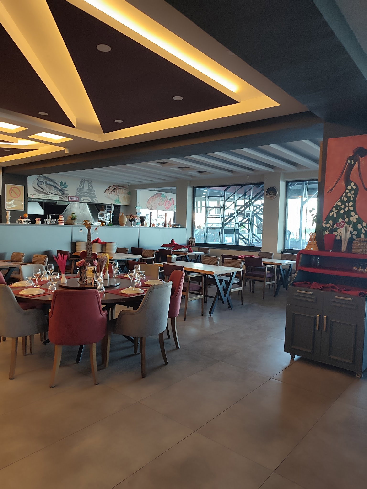 Eiffel Cafe Restaurant