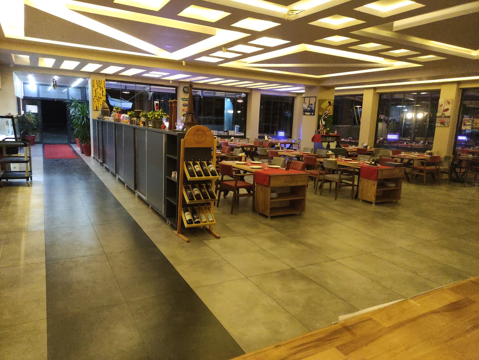 Eiffel Cafe Restaurant