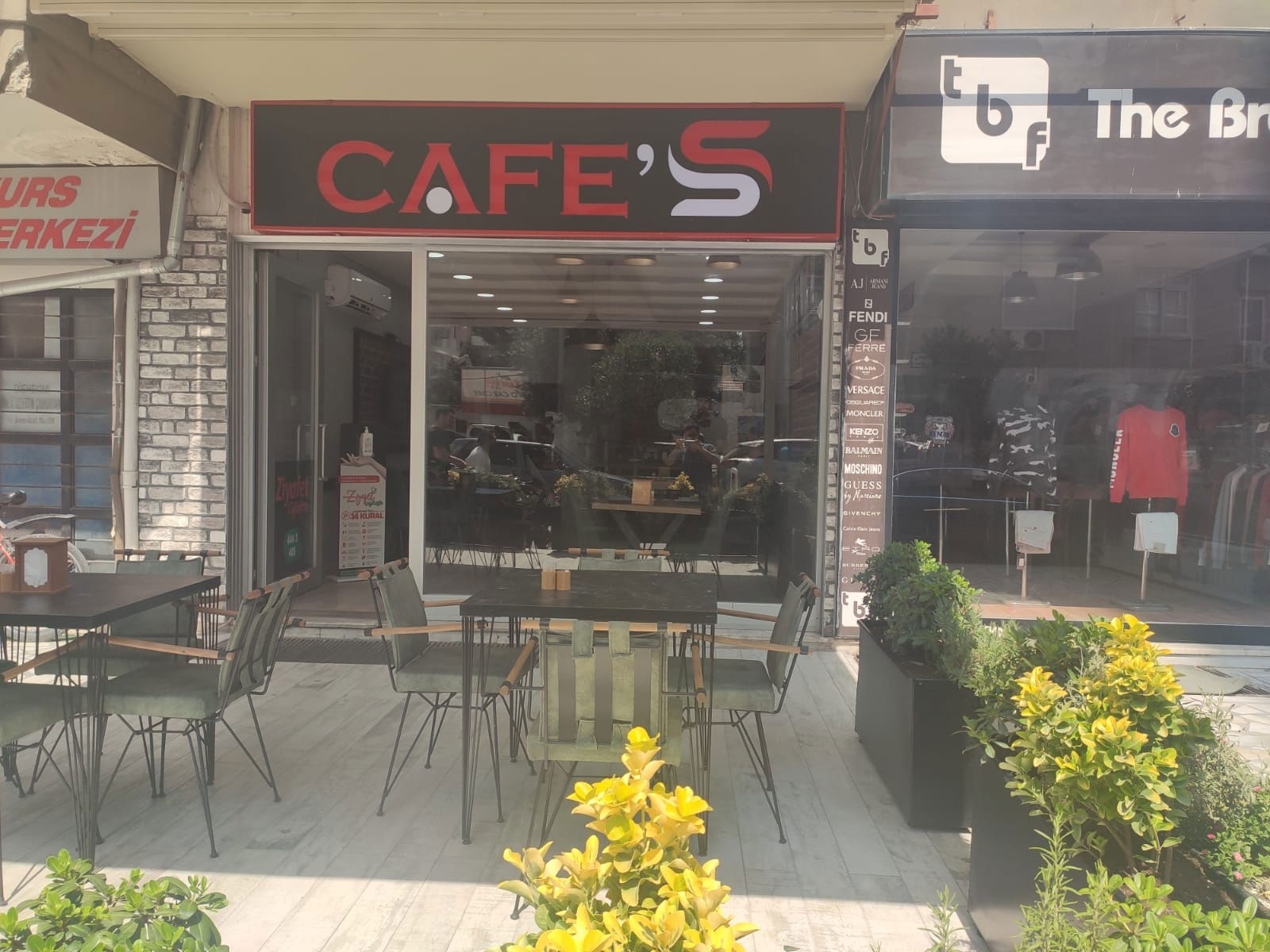 Munch Cafe Restaurant