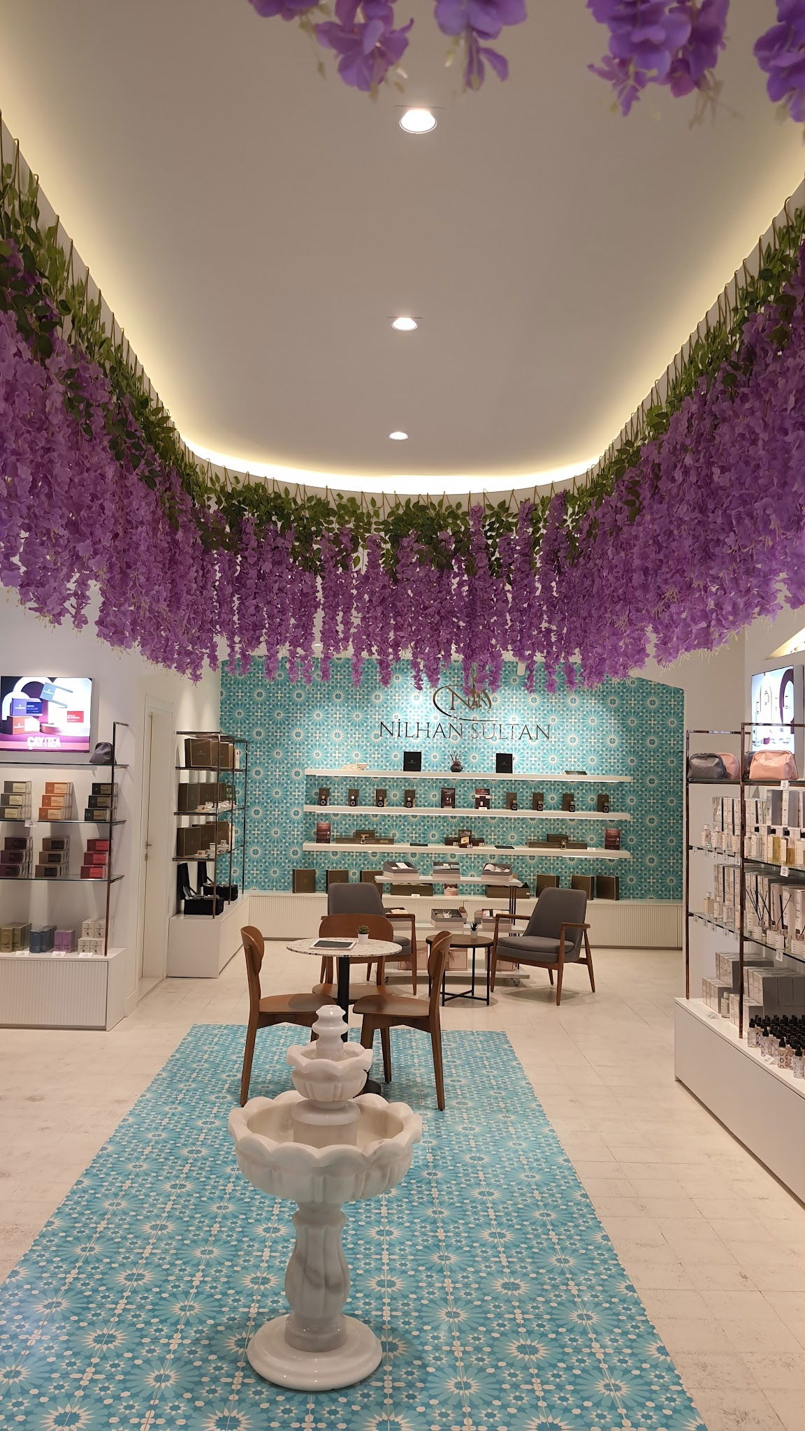 Munch Cafe Restaurant