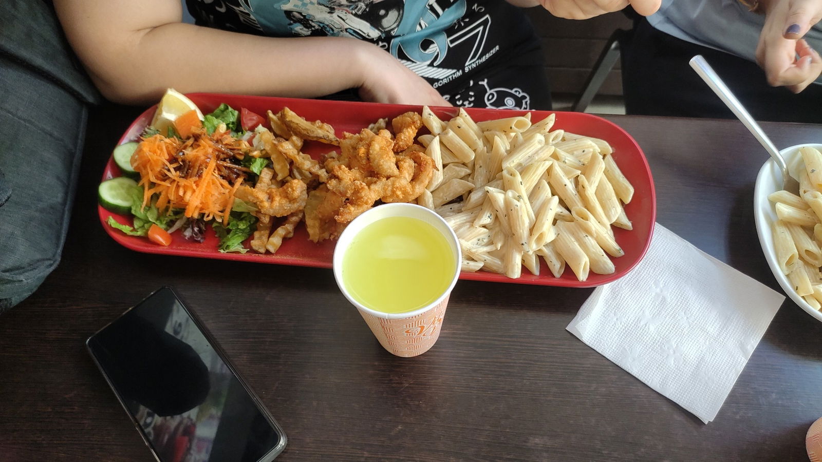 Munch Cafe Restaurant