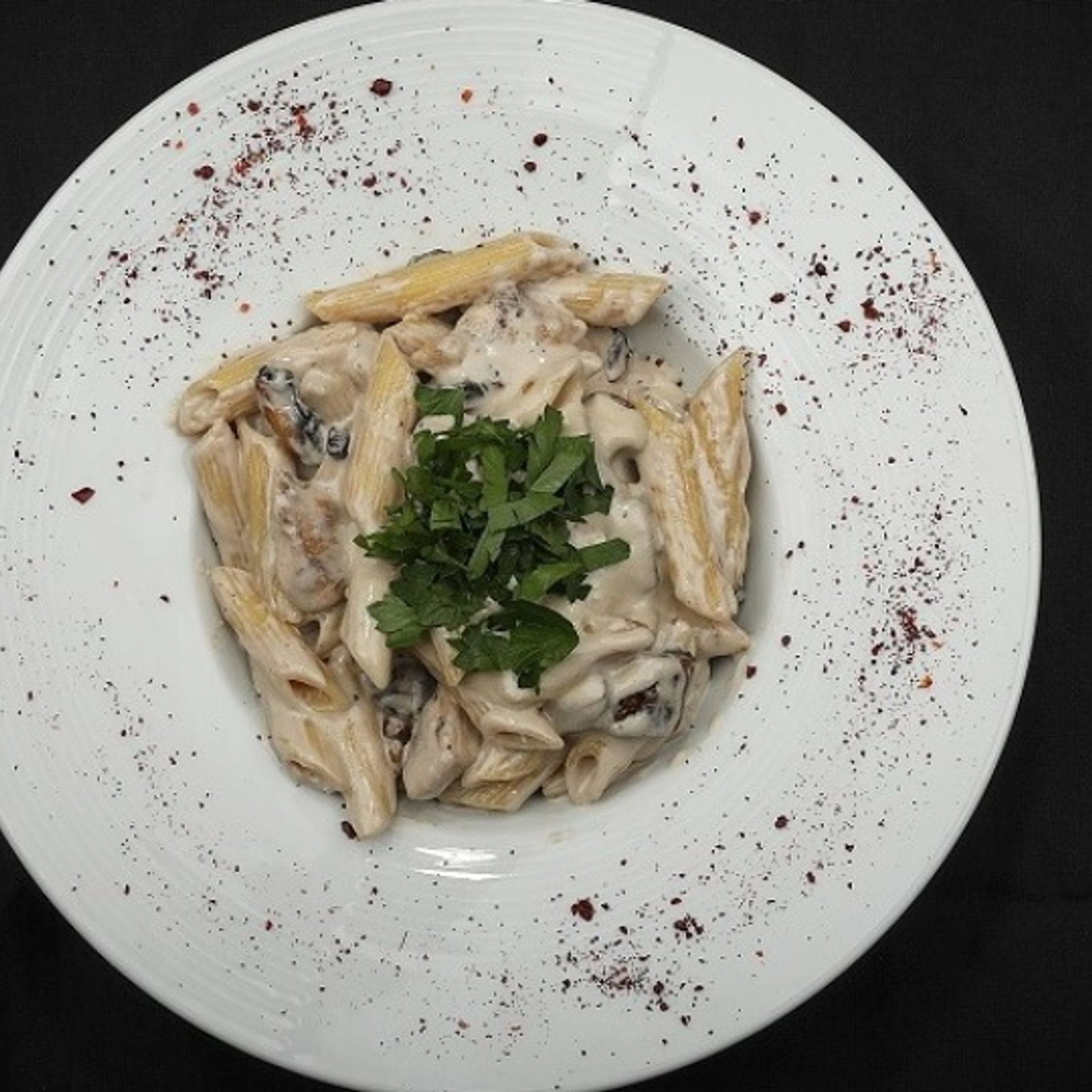 Kremalı Mantarlı Tavuklu  Penne