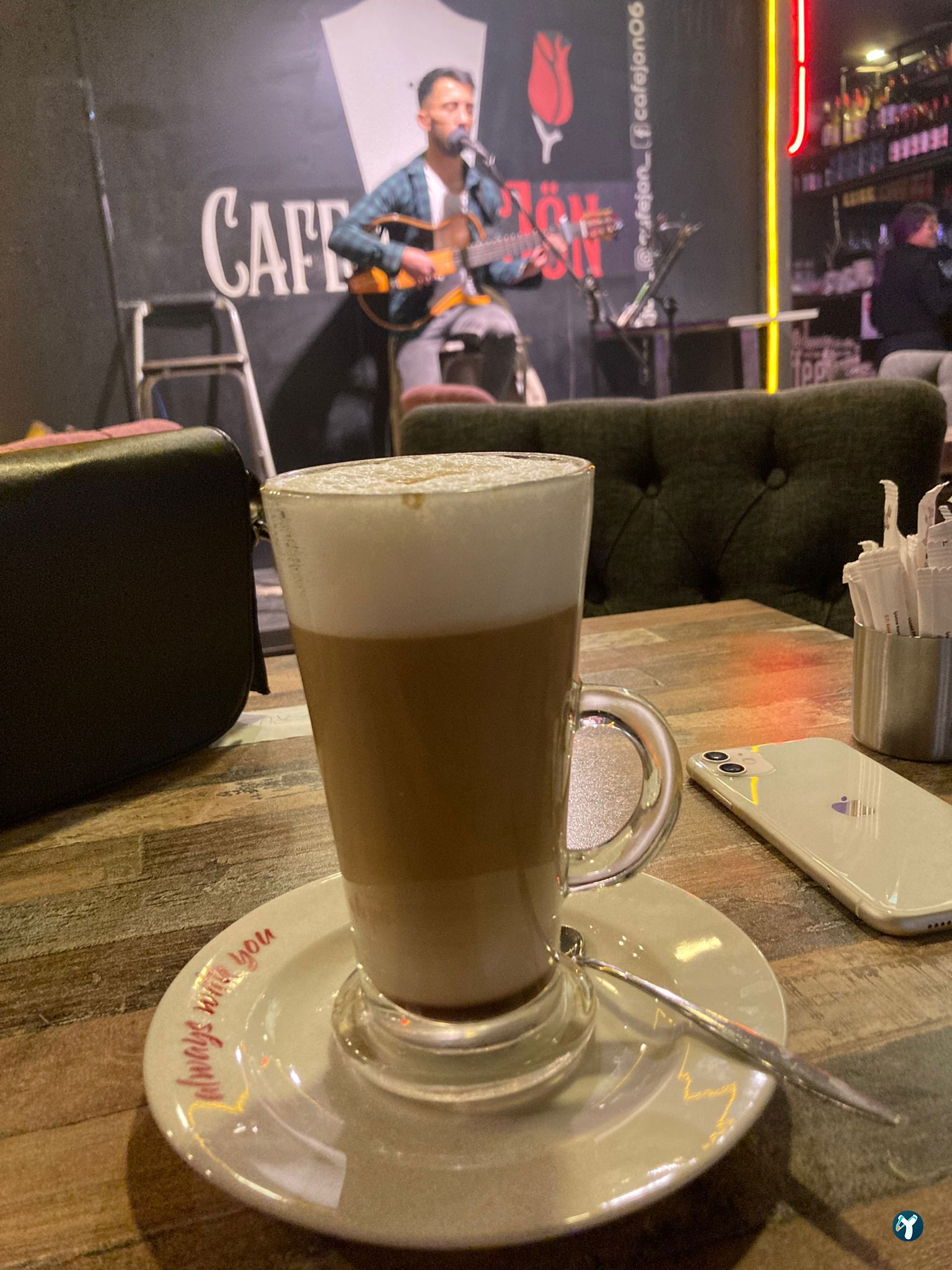 Cafe Jön
