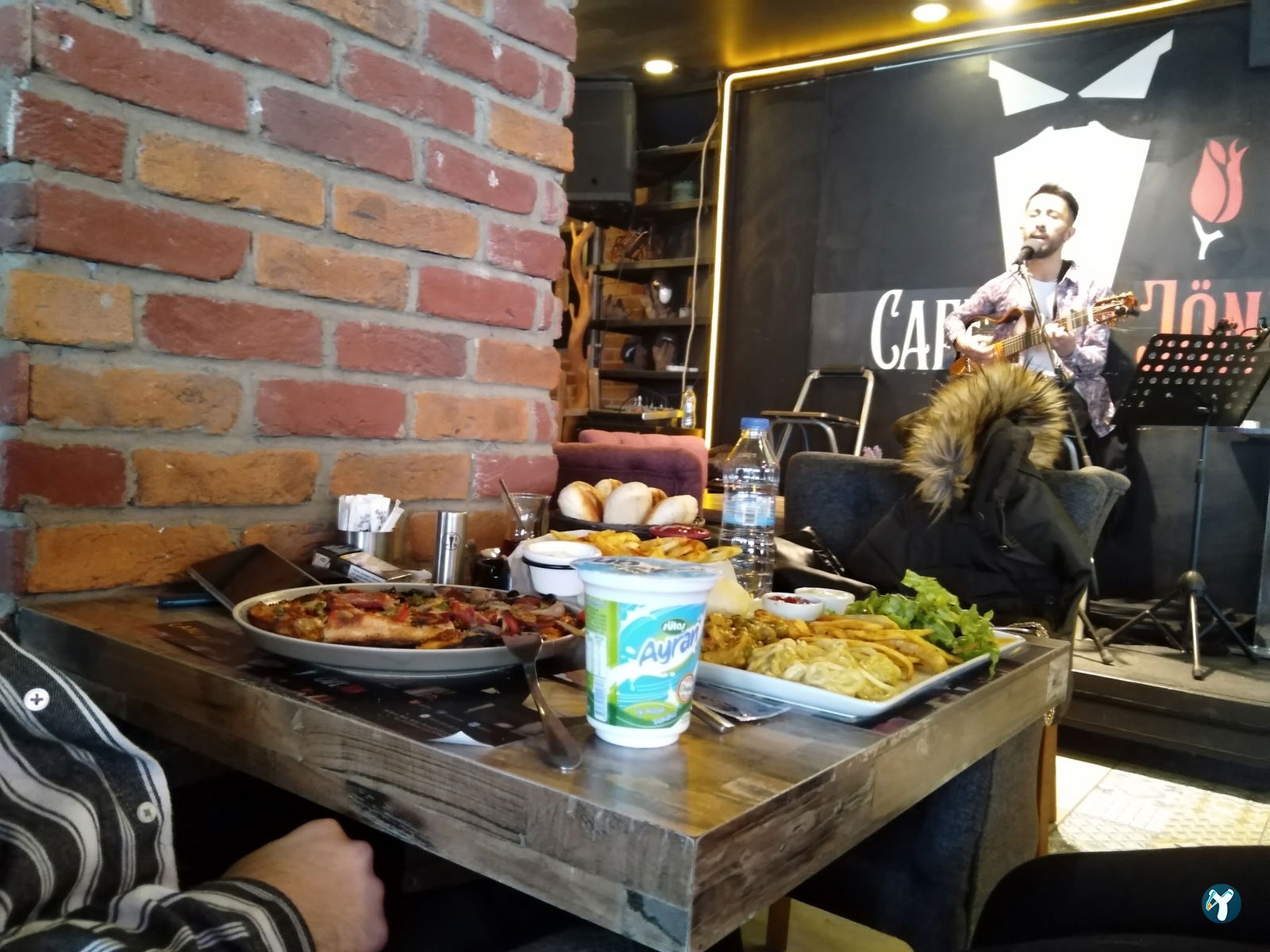 Cafe Jön