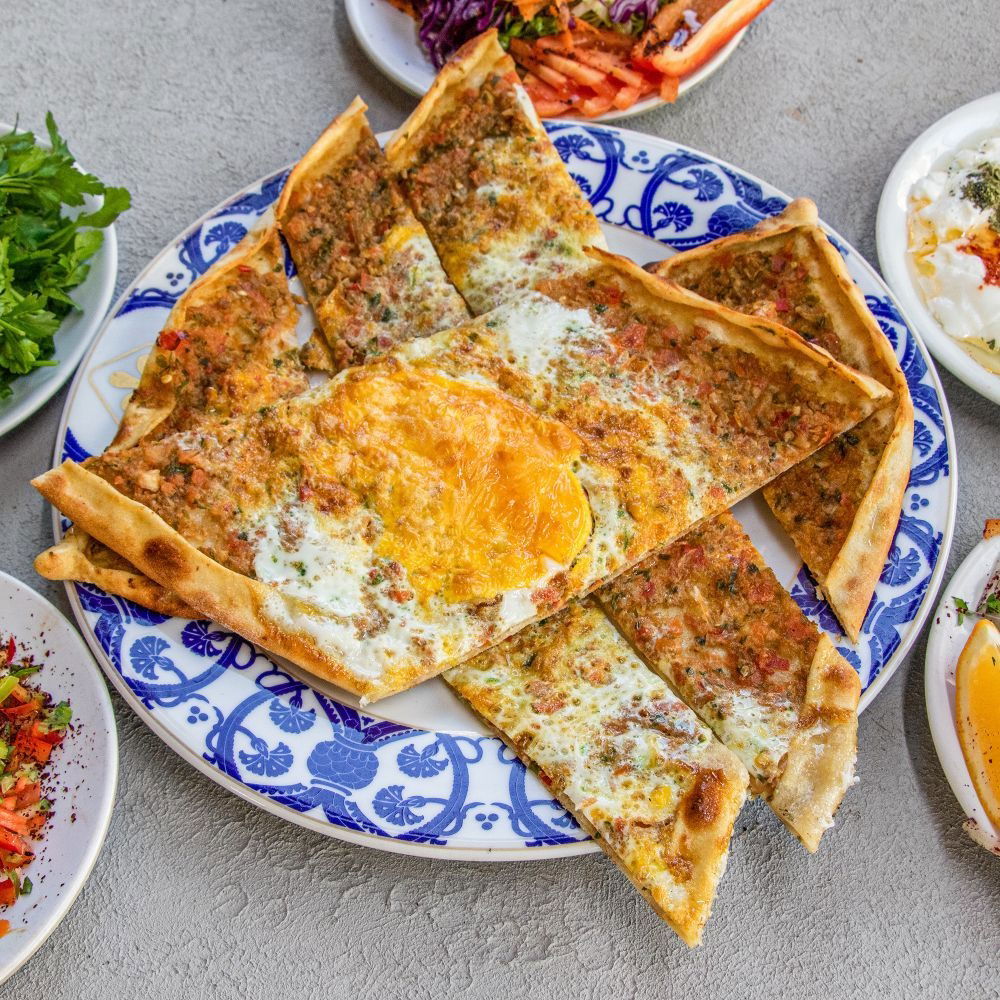 Kıymalı Çift Yumurtalı Pide