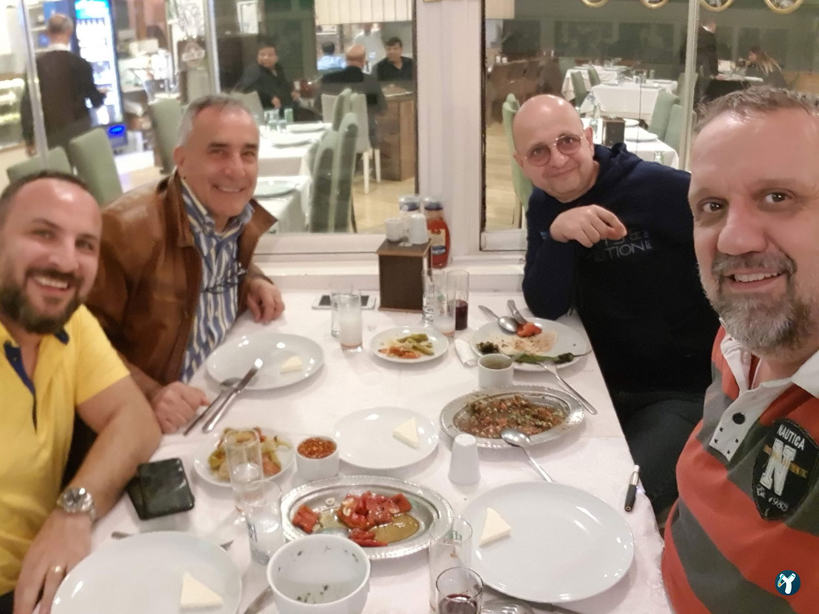 Ni̇lüfer Beyaz Ocakbaşi Rakkas Sahne