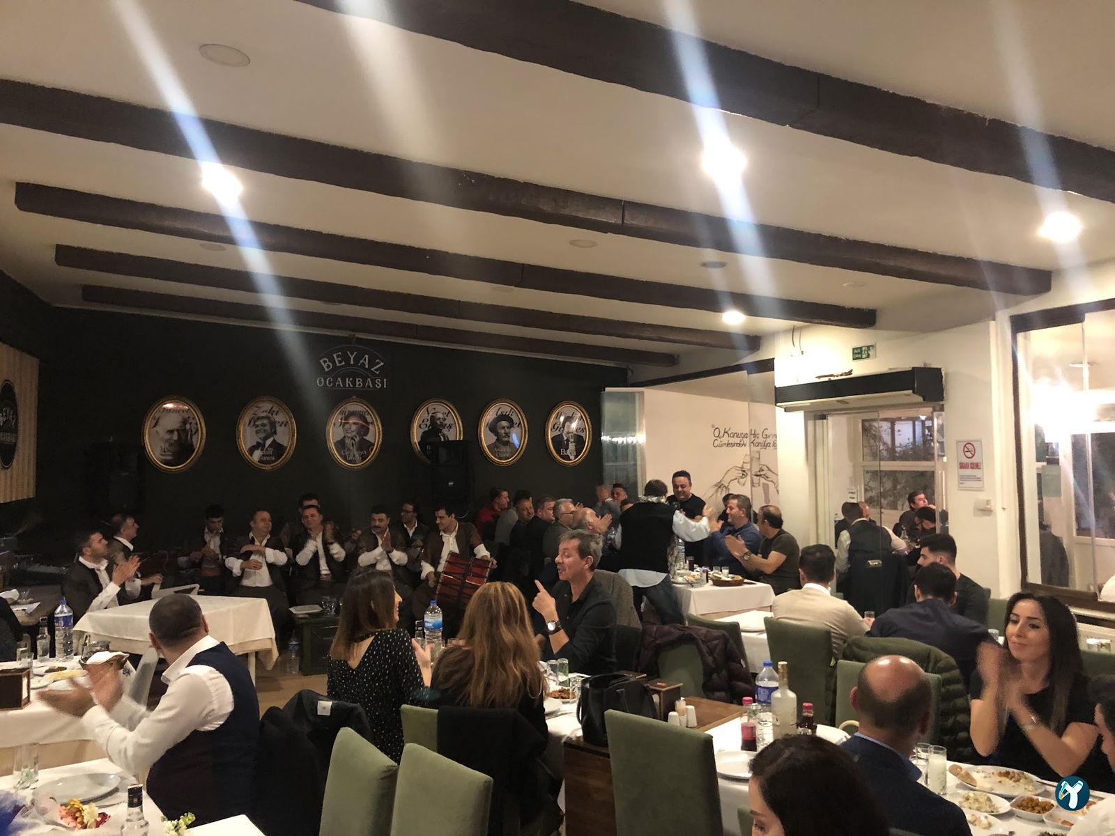Ni̇lüfer Beyaz Ocakbaşi Rakkas Sahne