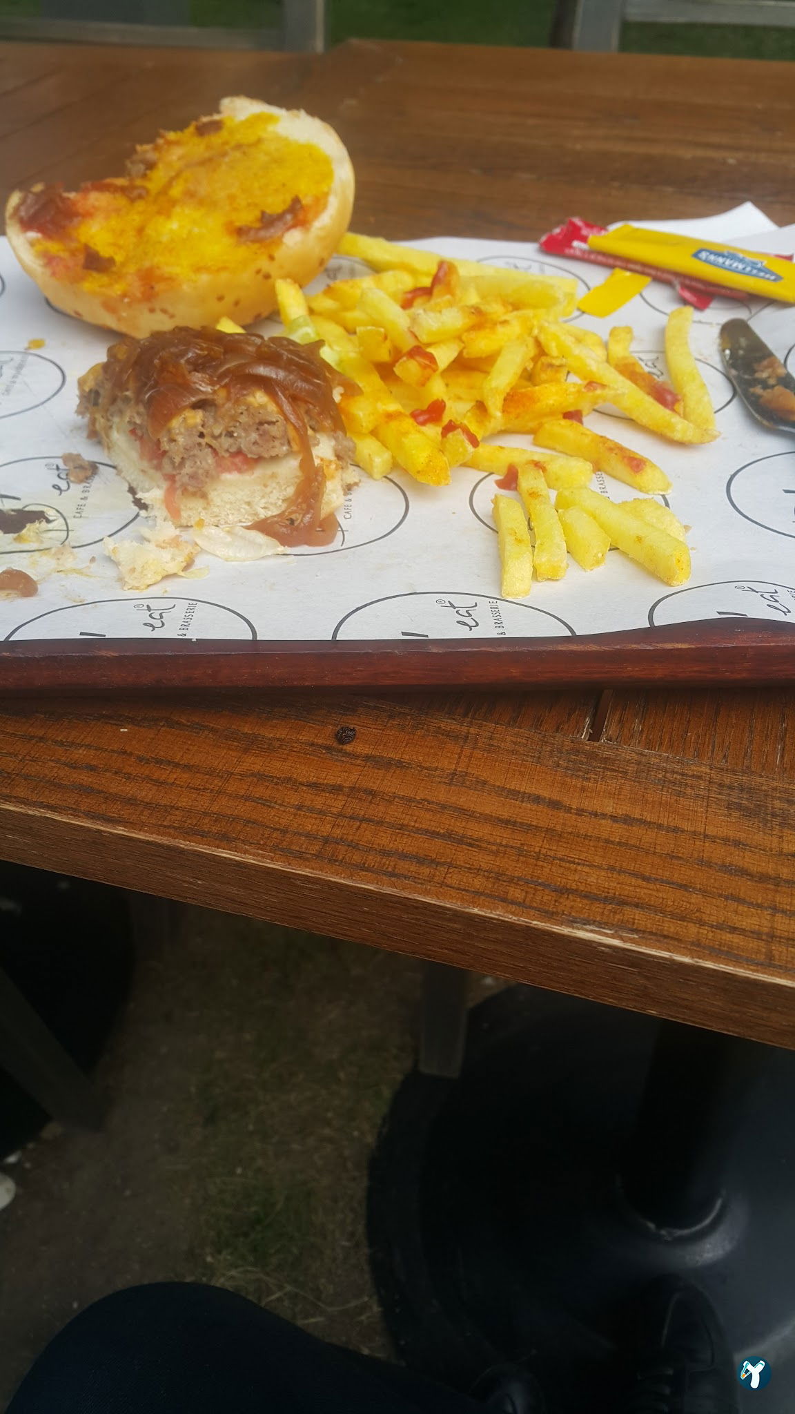 B'Eat Cafe & Brasserie Via Flat