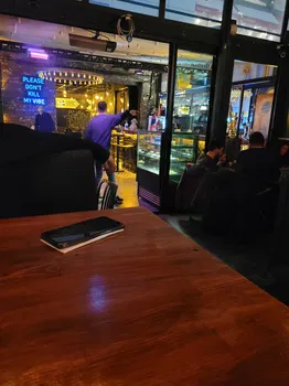 B'Eat Cafe & Brasserie Via Flat resimleri