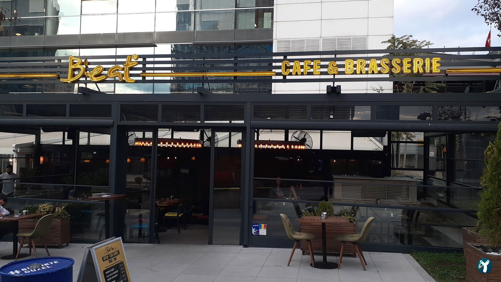 B'Eat Cafe & Brasserie Via Flat