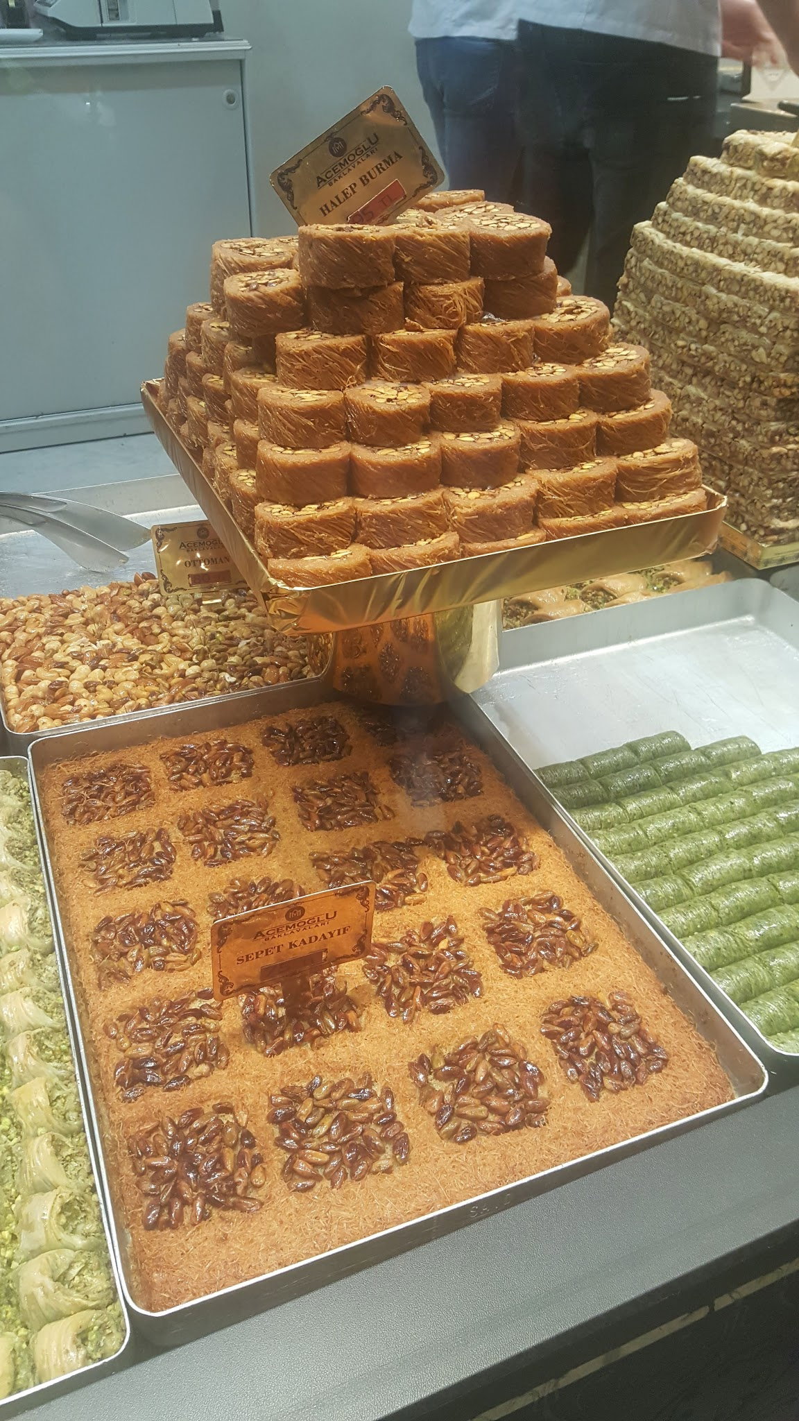 Bosphorus Damascus Desserts