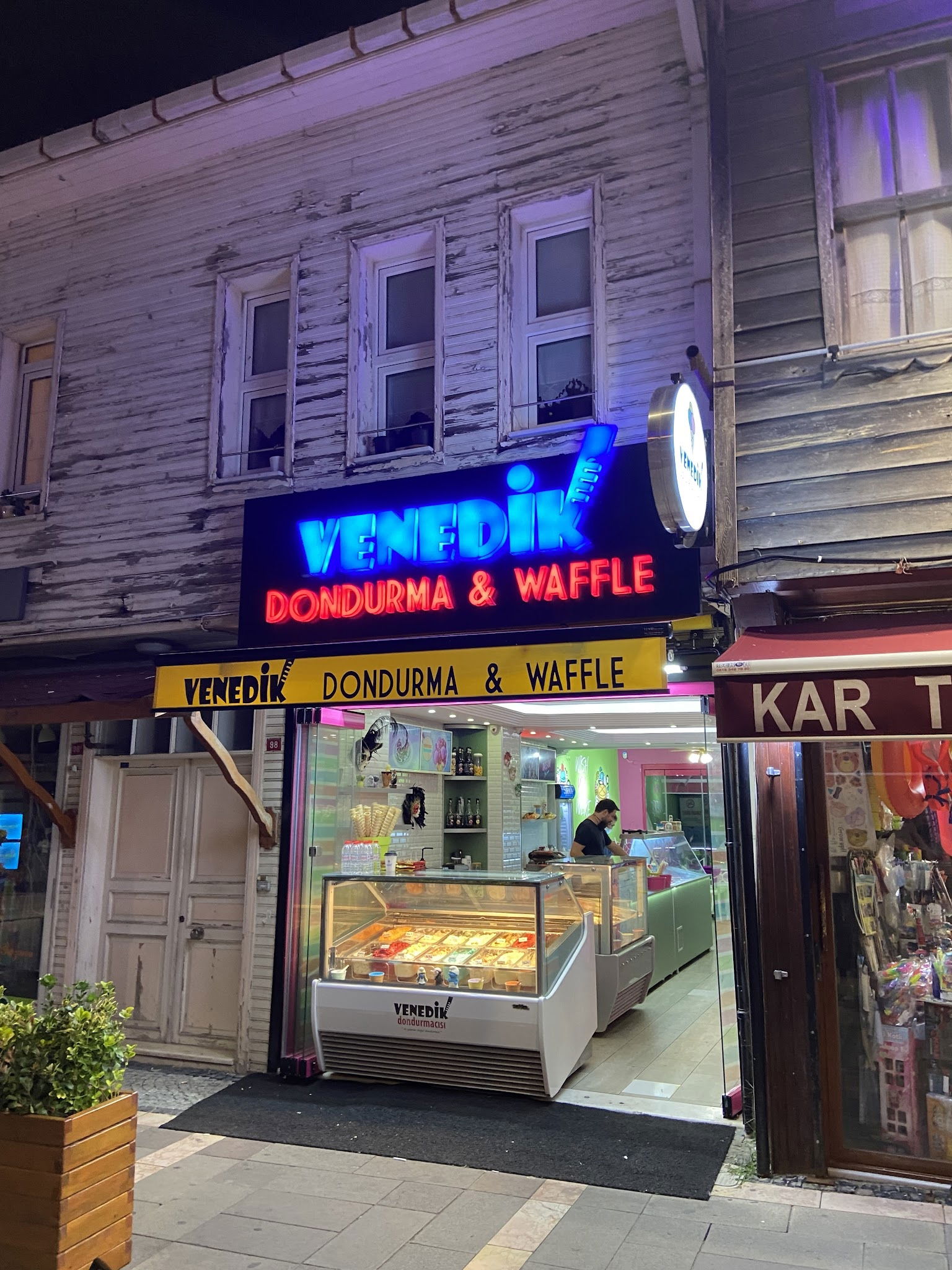 Venedik Dondurma & Waffle