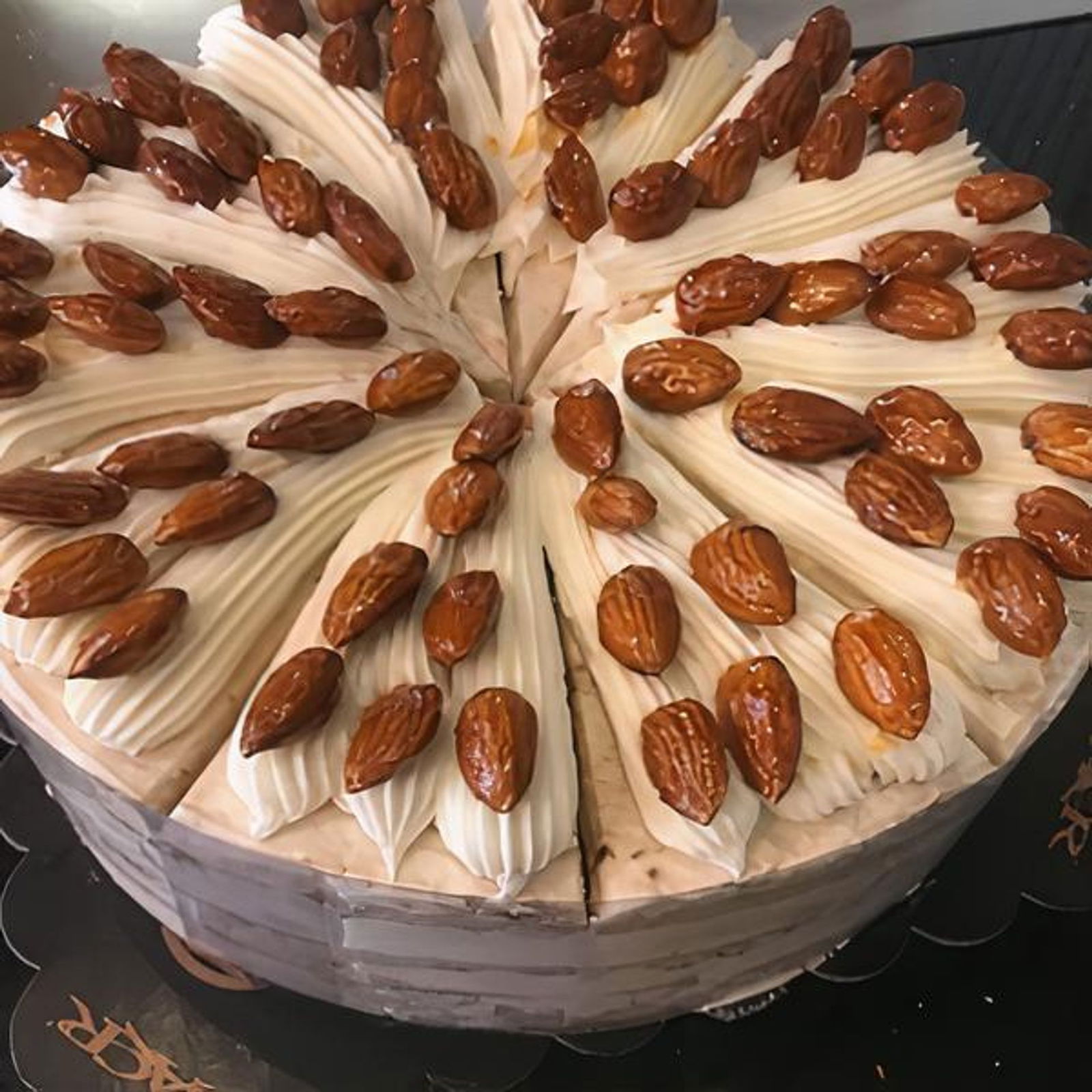 Ballı Bademli Pasta