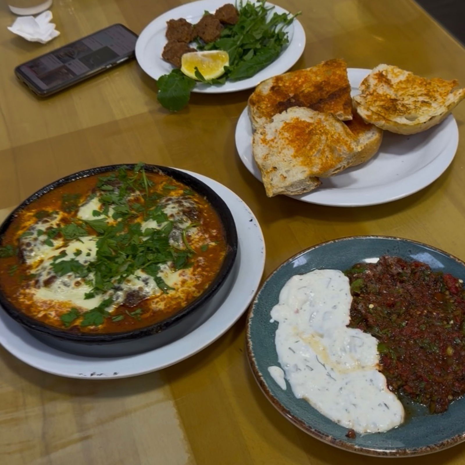 Kiremitte Kaşarlı Köfte