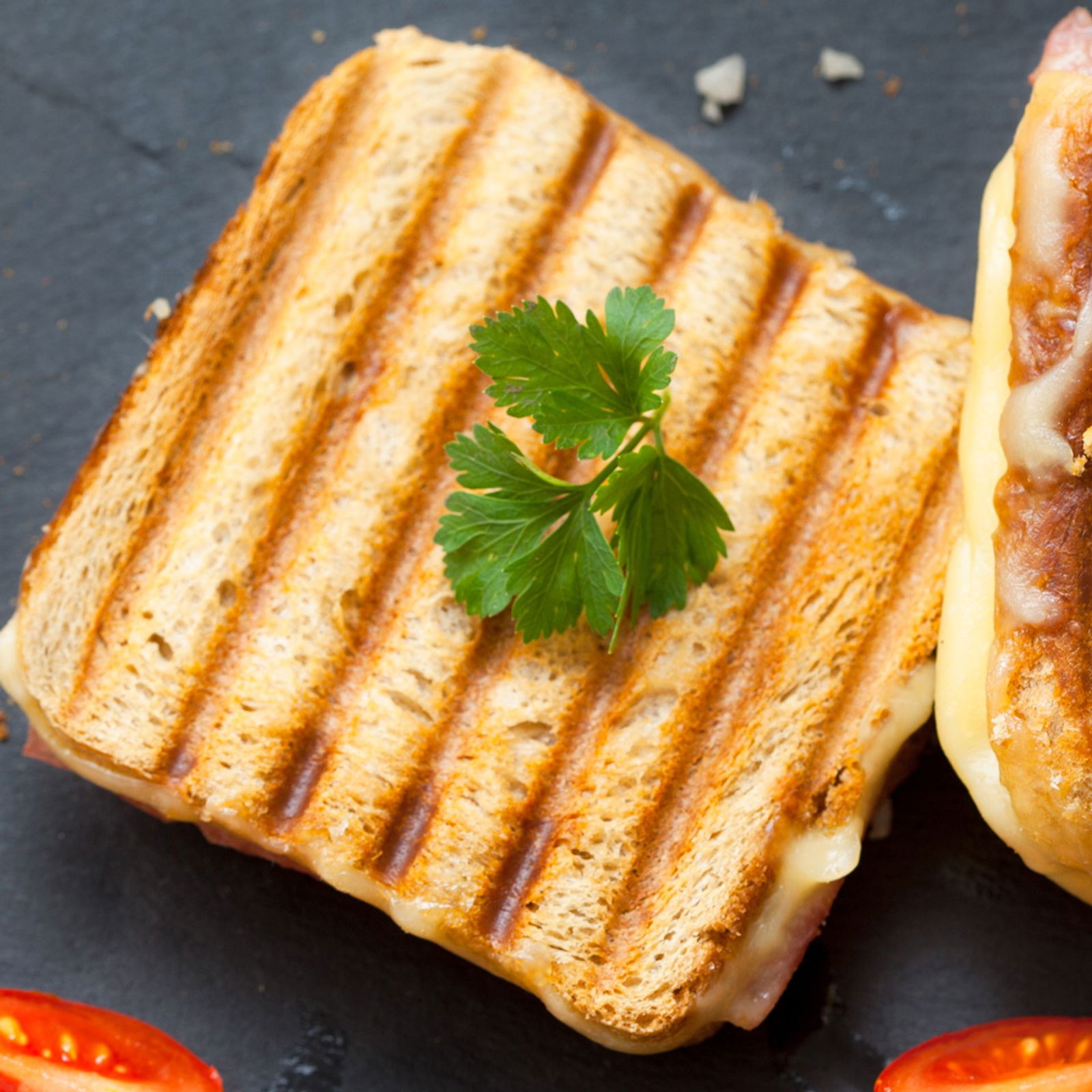 Salamlı Kaşarlı Açma Tost