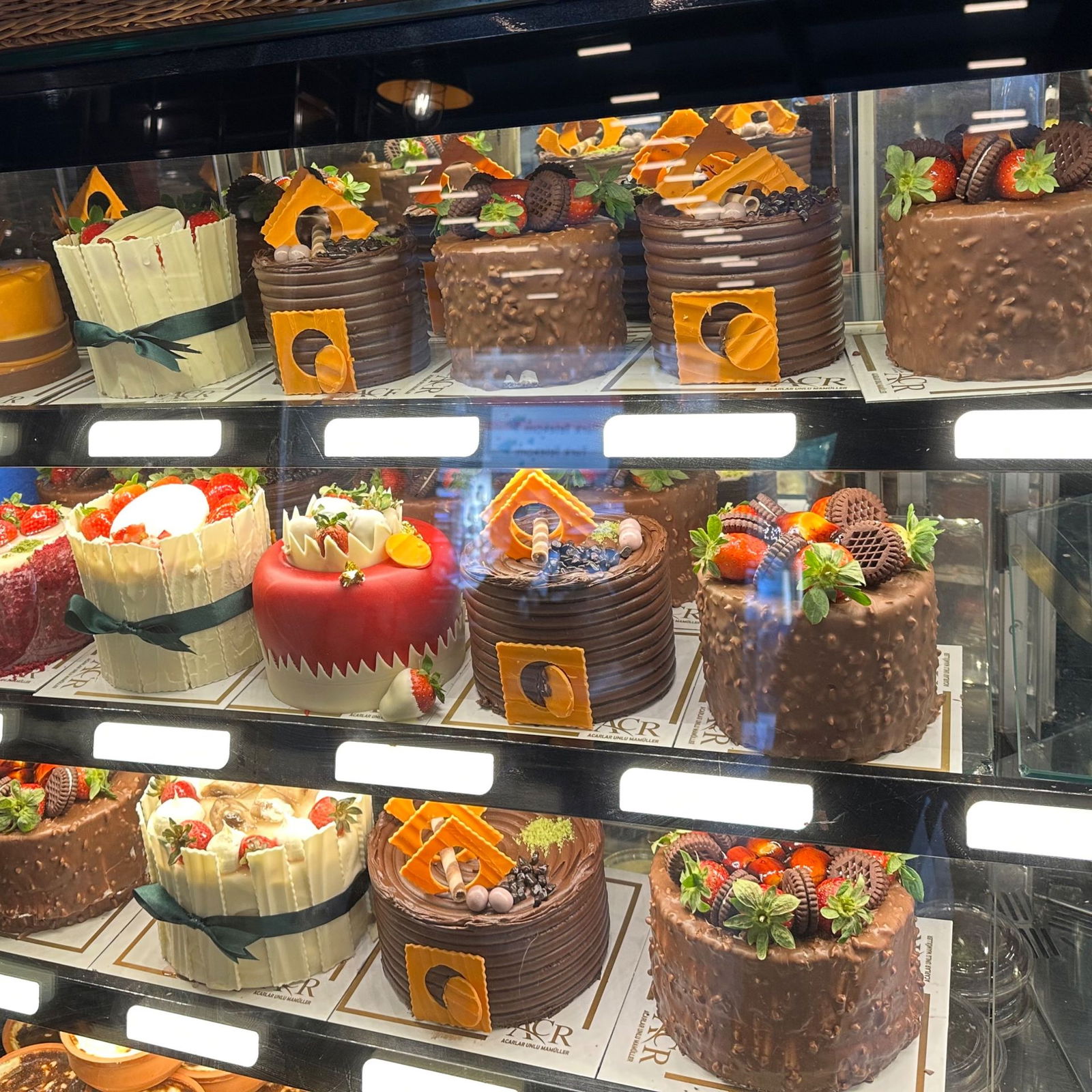 Meyveli Yaş Pasta (4 Kişilik)